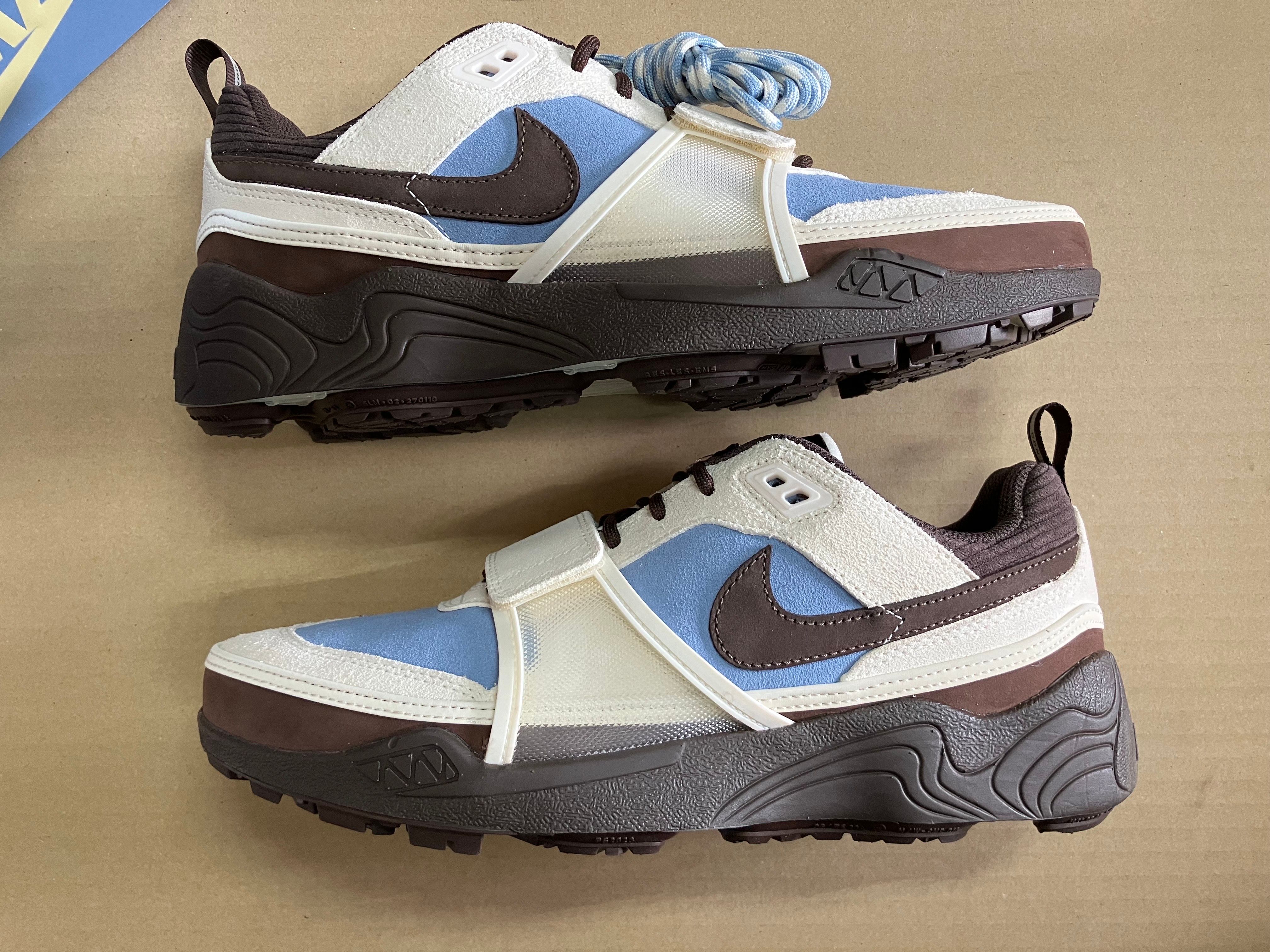 Travis Scott × Nike Zoom Field Jaxx "Pale Ivory and Leche Blue"