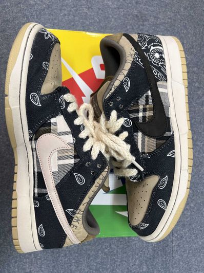 Travis Scott × Nike SB Dunk Low "Black/Parachute Beige"