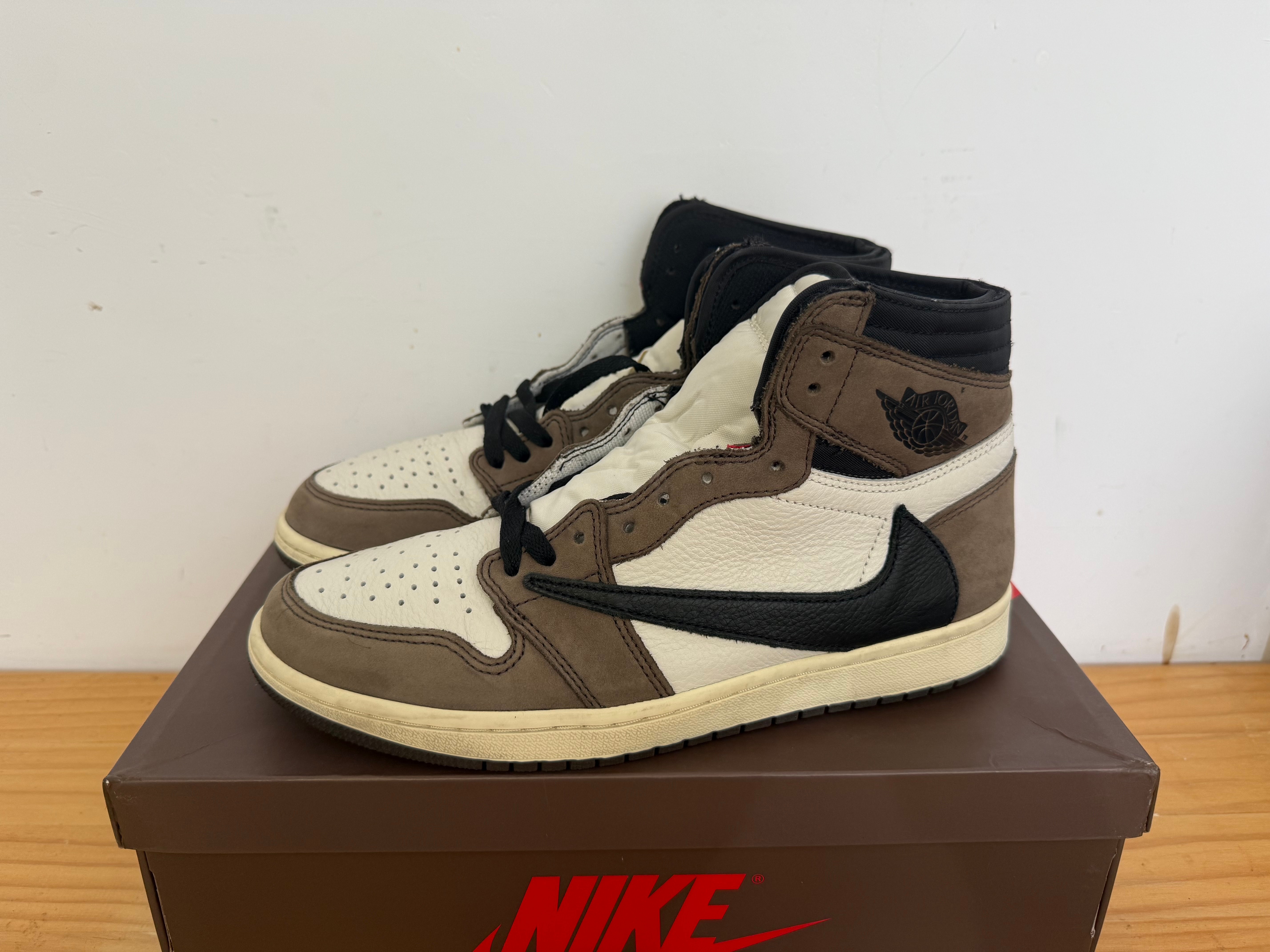 Travis Scott × Nike Air Jordan 1 Retro High OG TS SP "Sail/Dark Mocha"