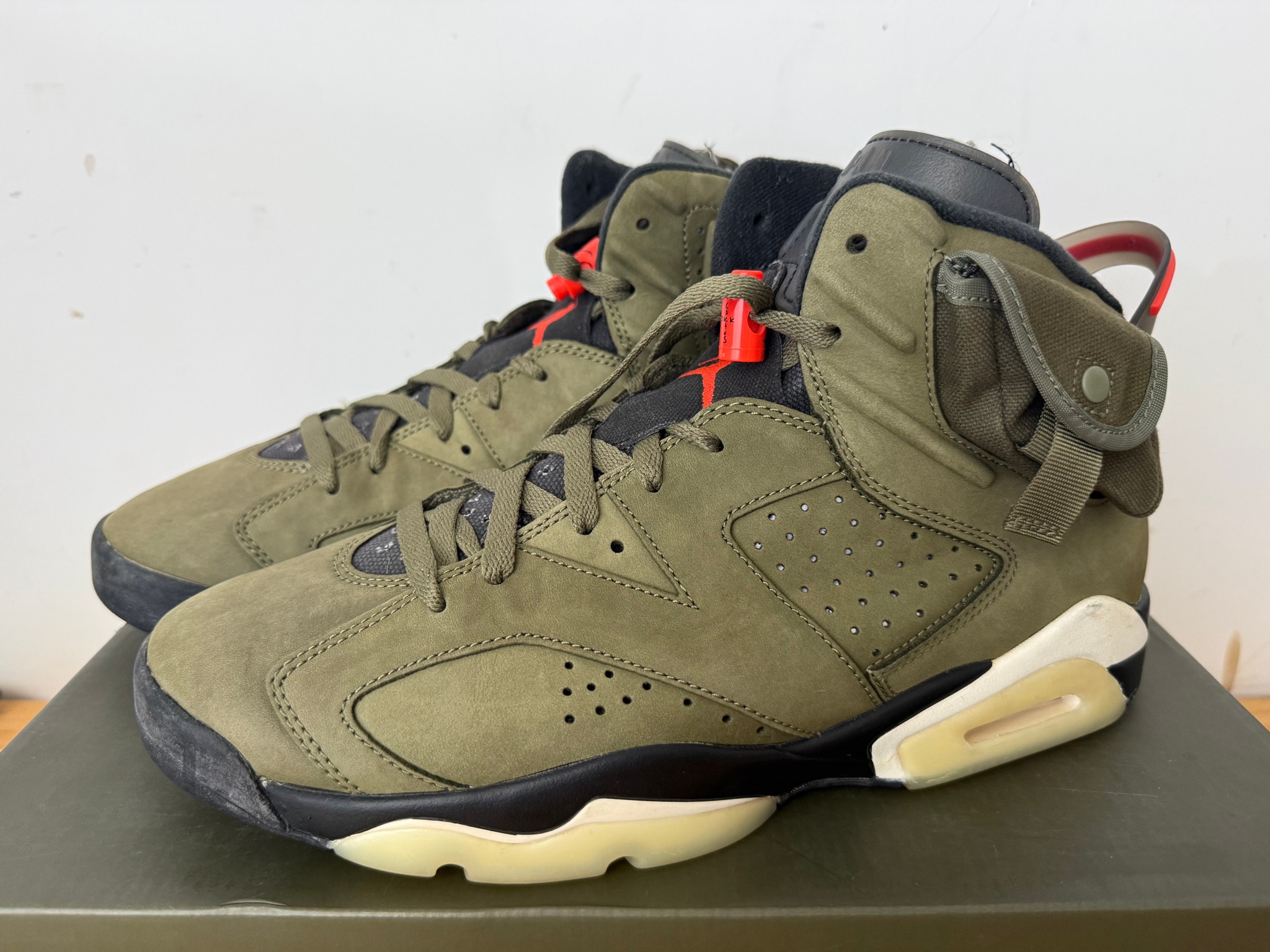 Travis Scott × Nike Air Jordan 6 Retro "Medium Olive"