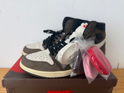 Travis Scott × Nike Air Jordan 1 Retro High OG TS SP "Sail/Dark Mocha"