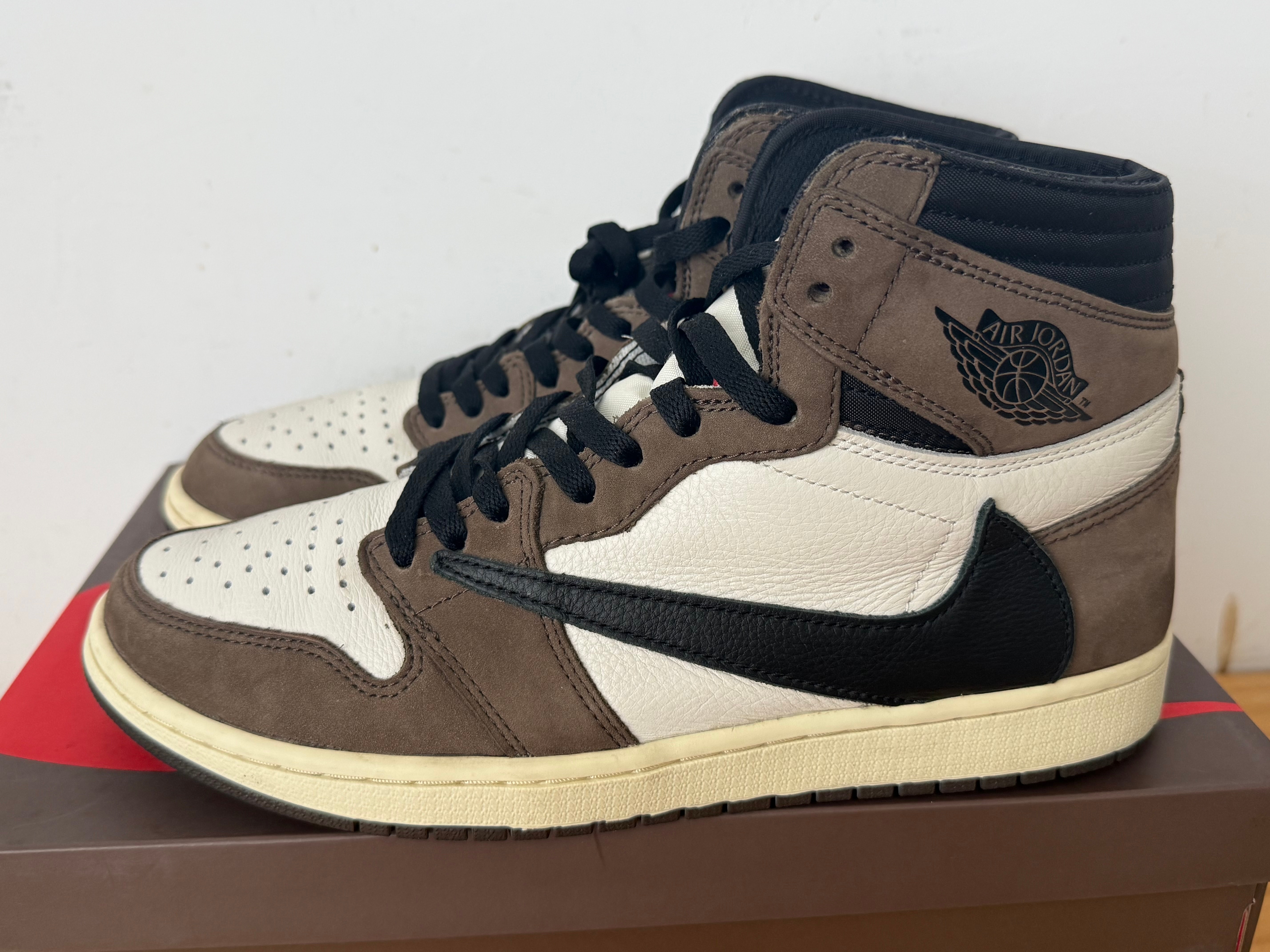 Travis Scott × Nike Air Jordan 1 Retro High OG TS SP "Sail/Dark Mocha"