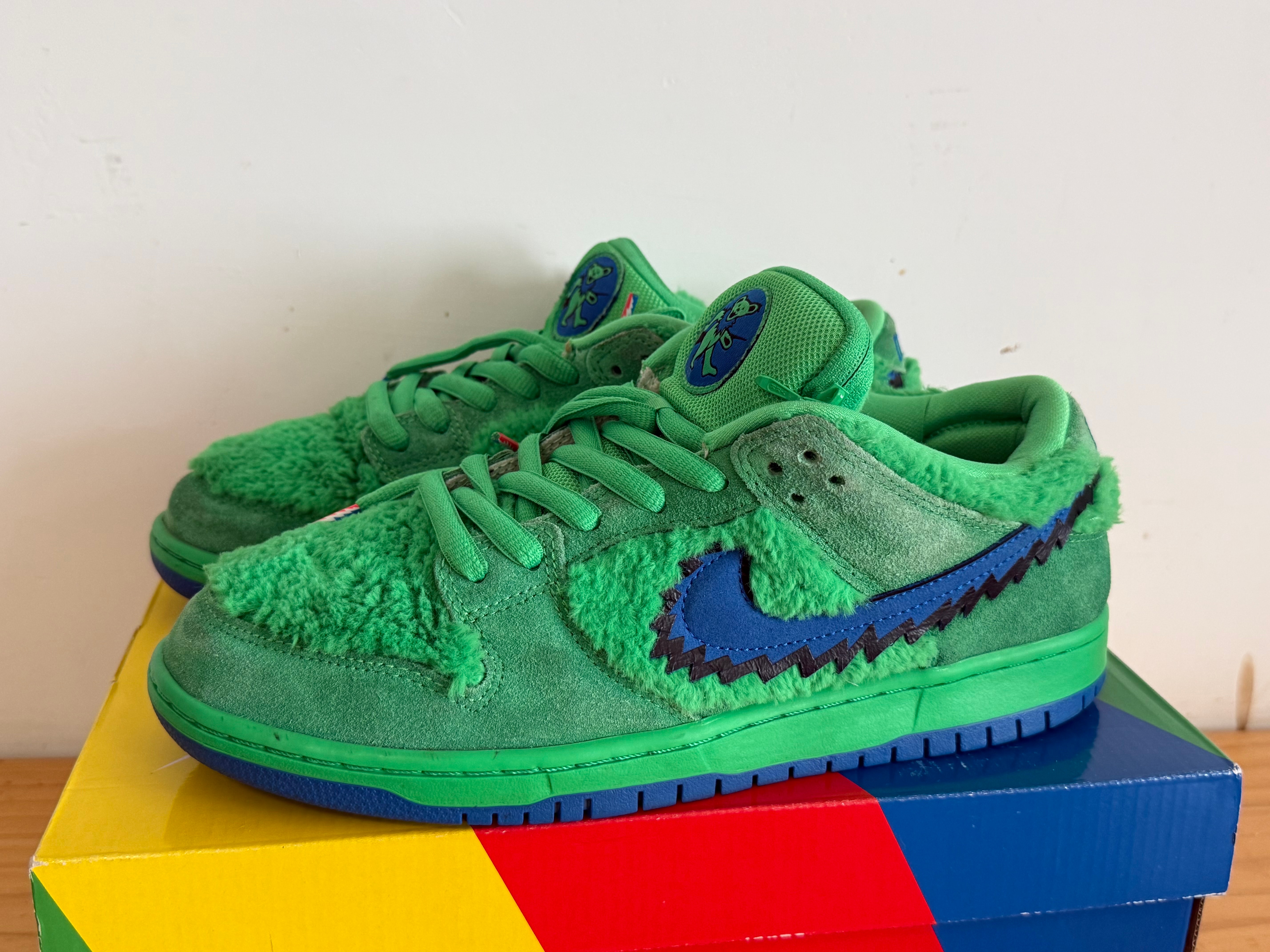 Grateful Dead × Nike SB Dunk Low "Green Bear"