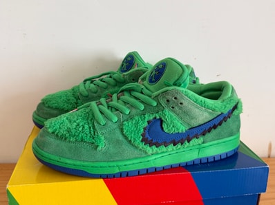 Grateful Dead × Nike SB Dunk Low "Green Bear"