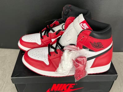 Nike Air Jordan 1 Retro High "Chicago" (2015)