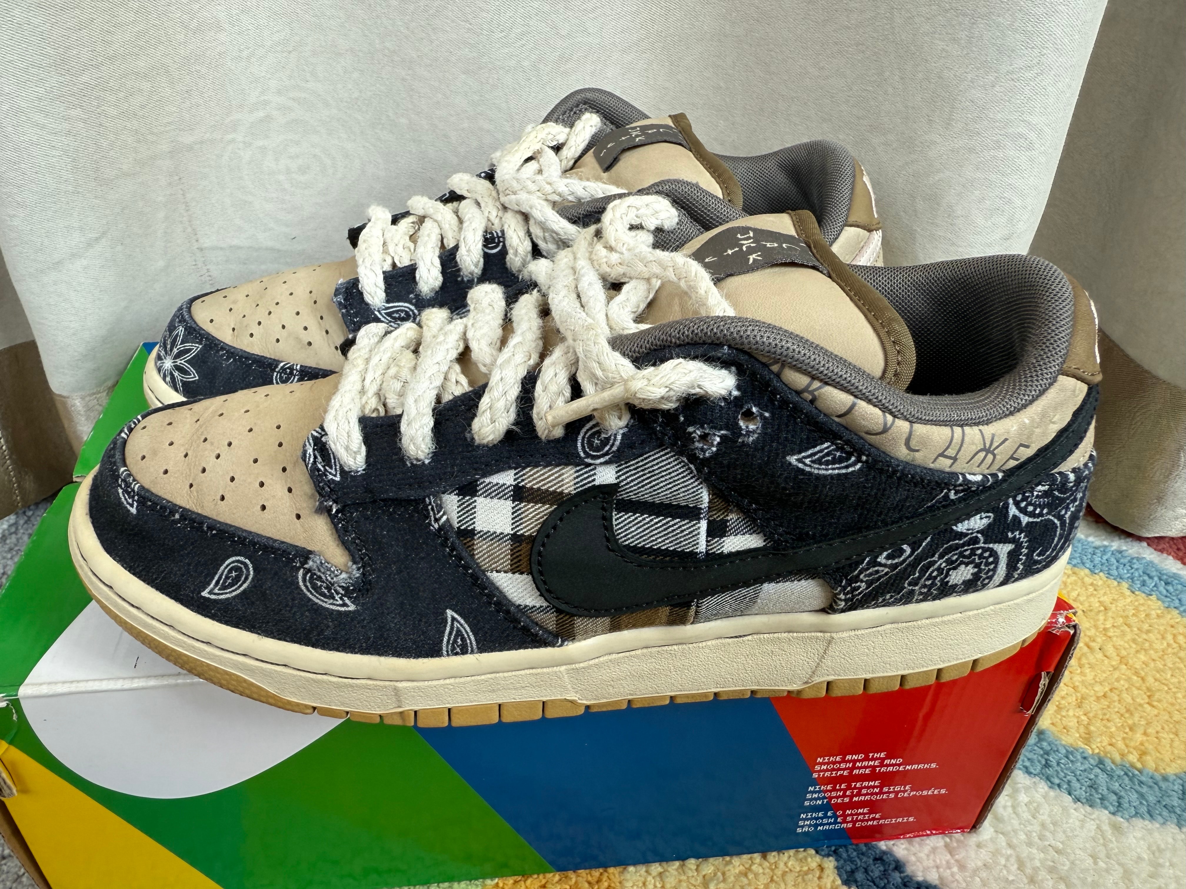 Travis Scott × Nike SB Dunk Low "Black/Parachute Beige"