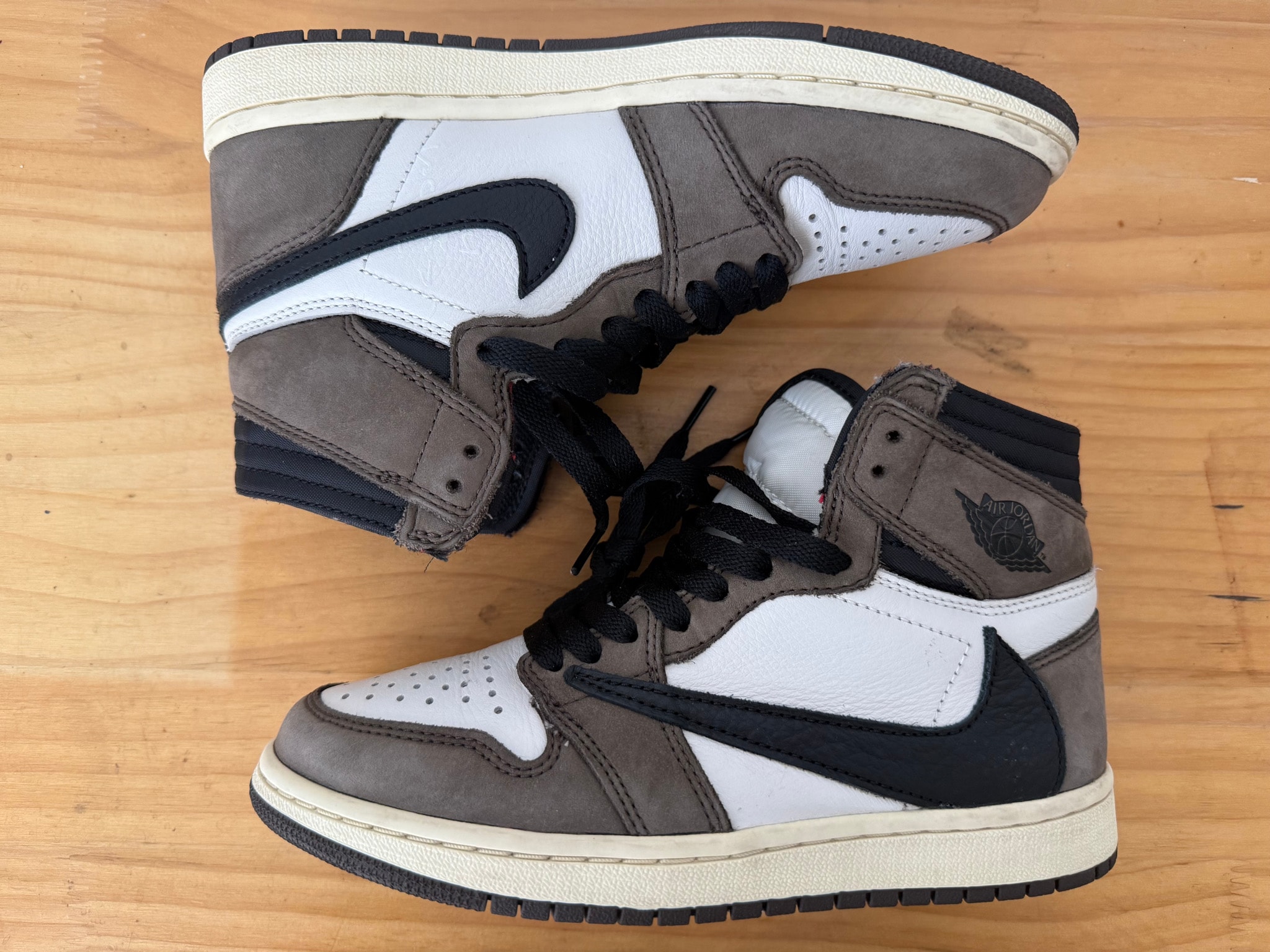 Travis Scott × Nike Air Jordan 1 Retro High OG TS SP "Sail/Dark Mocha"