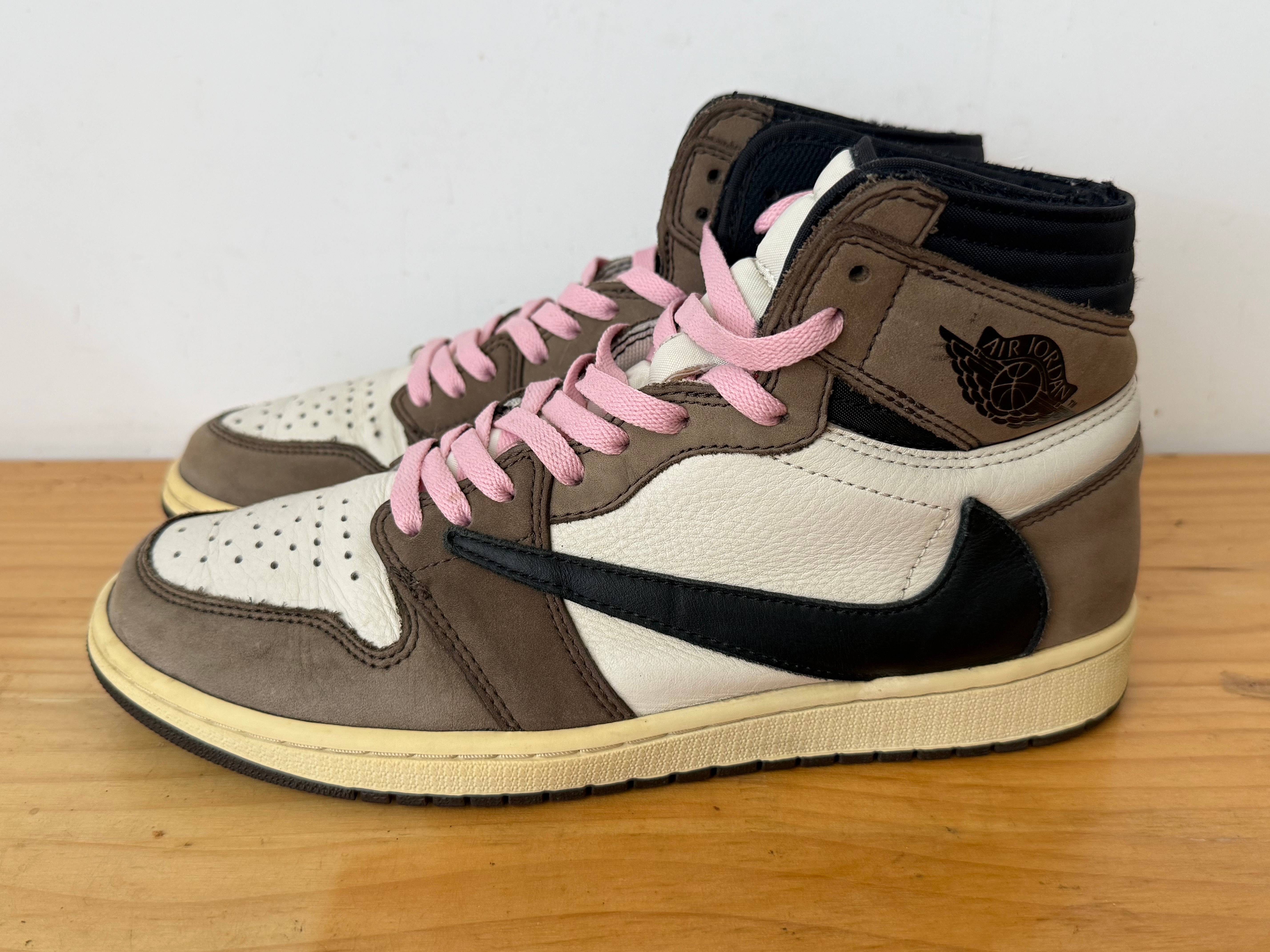 Travis Scott × Nike Air Jordan 1 Retro High OG TS SP "Sail/Dark Mocha"