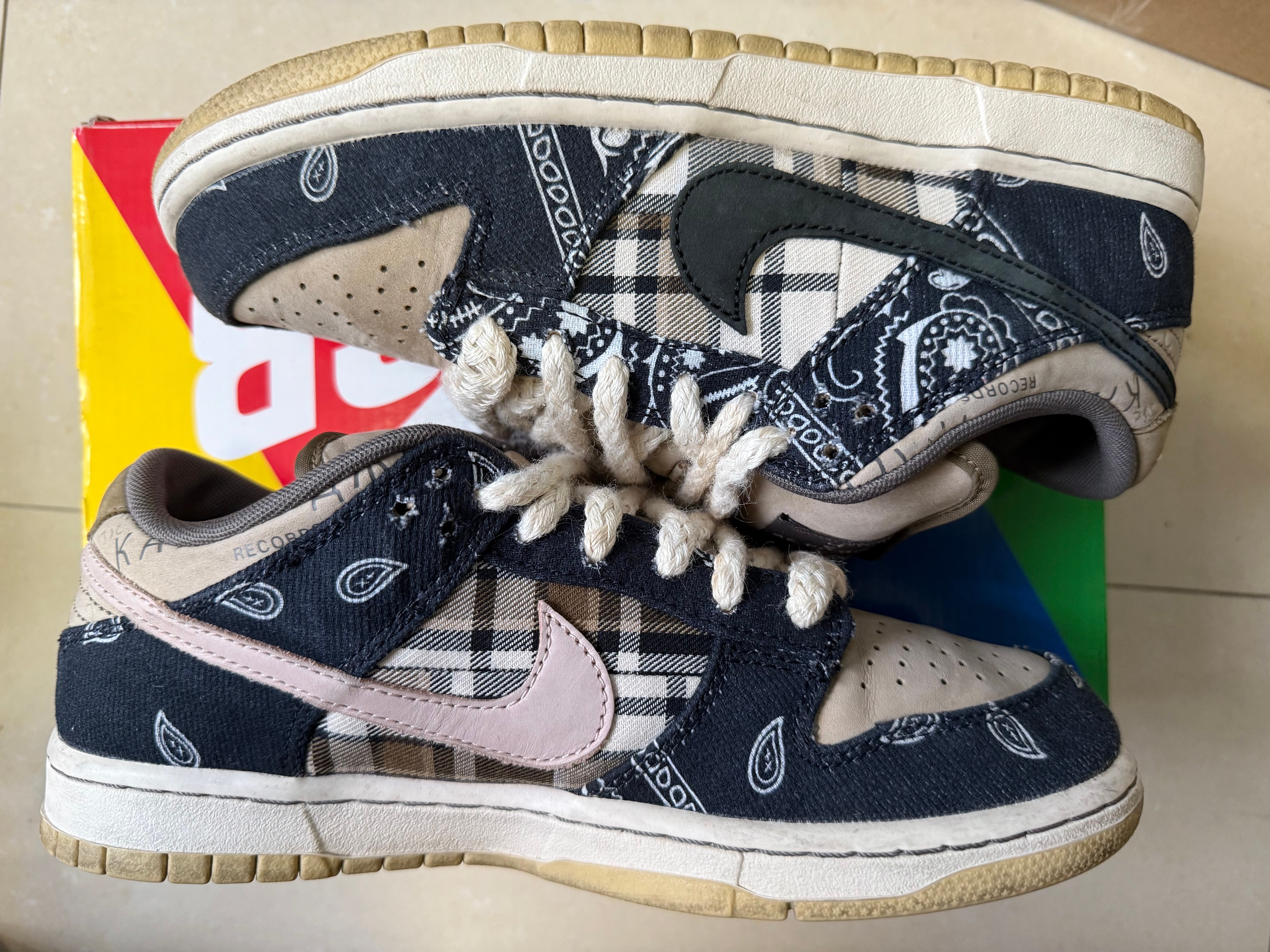 Travis Scott × Nike SB Dunk Low "Black/Parachute Beige"