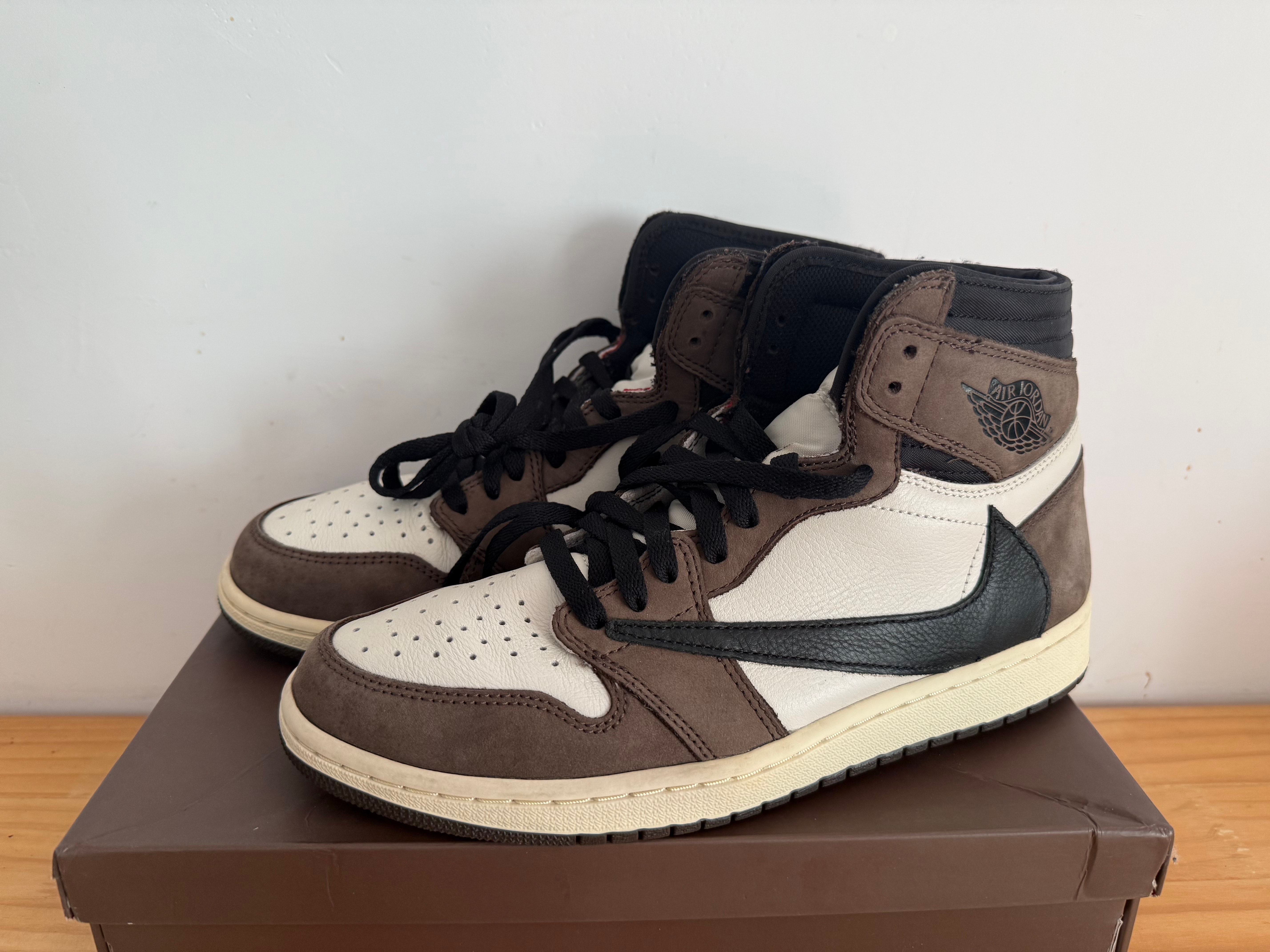 Travis Scott × Nike Air Jordan 1 Retro High OG TS SP "Sail/Dark Mocha"