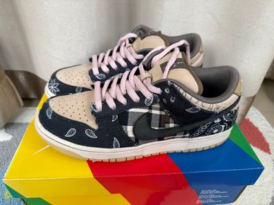 Travis Scott × Nike SB Dunk Low "Black/Parachute Beige"