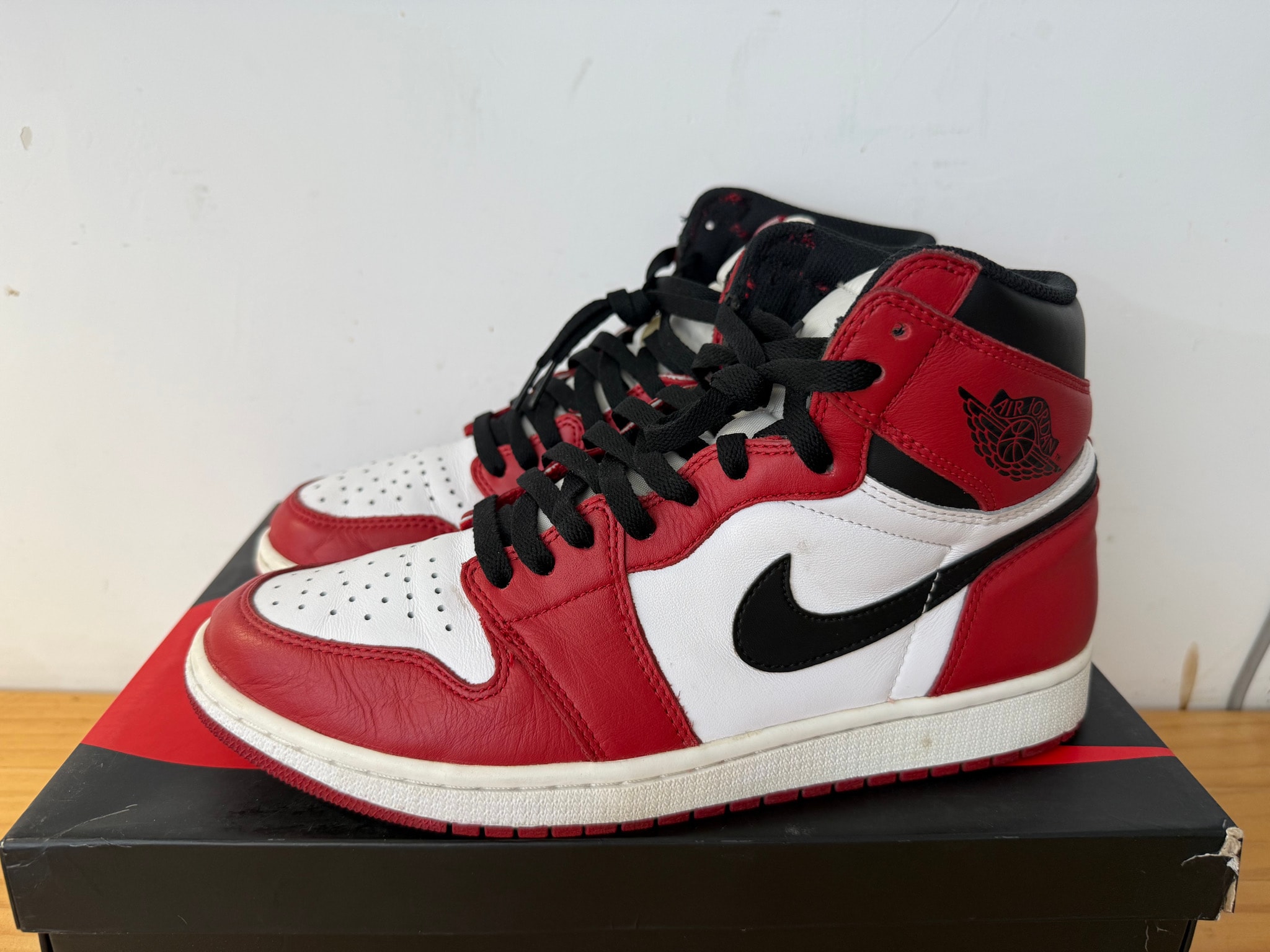 Nike Air Jordan 1 Retro High "Chicago" (2015)