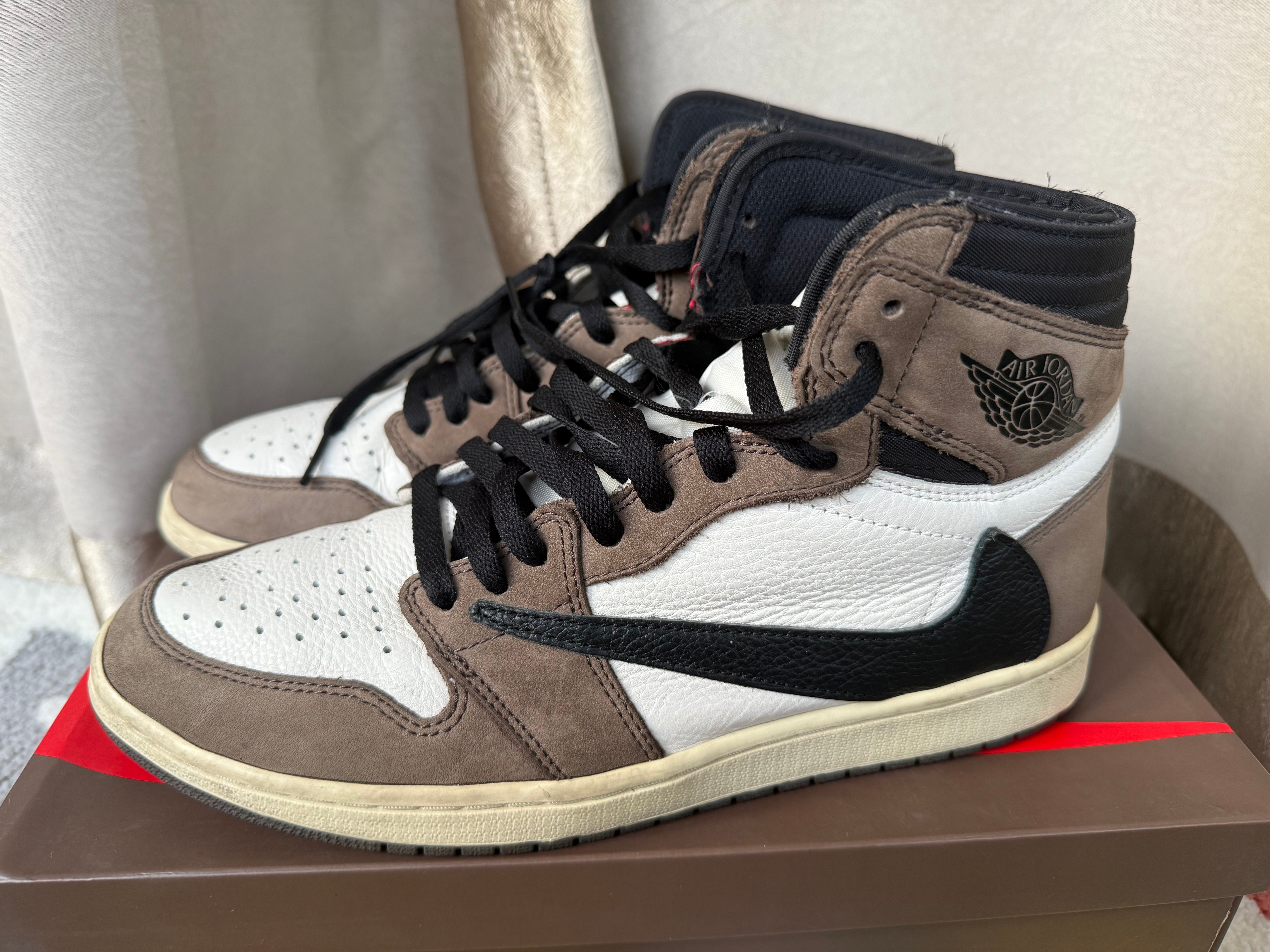 Travis Scott × Nike Air Jordan 1 Retro High OG TS SP "Sail/Dark Mocha"