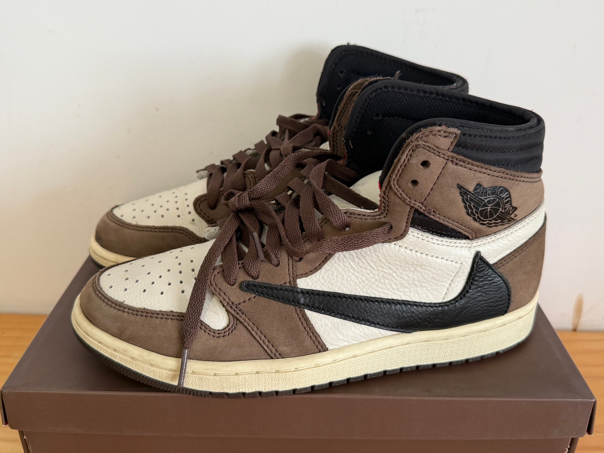 Travis Scott × Nike Air Jordan 1 Retro High OG TS SP "Sail/Dark Mocha"