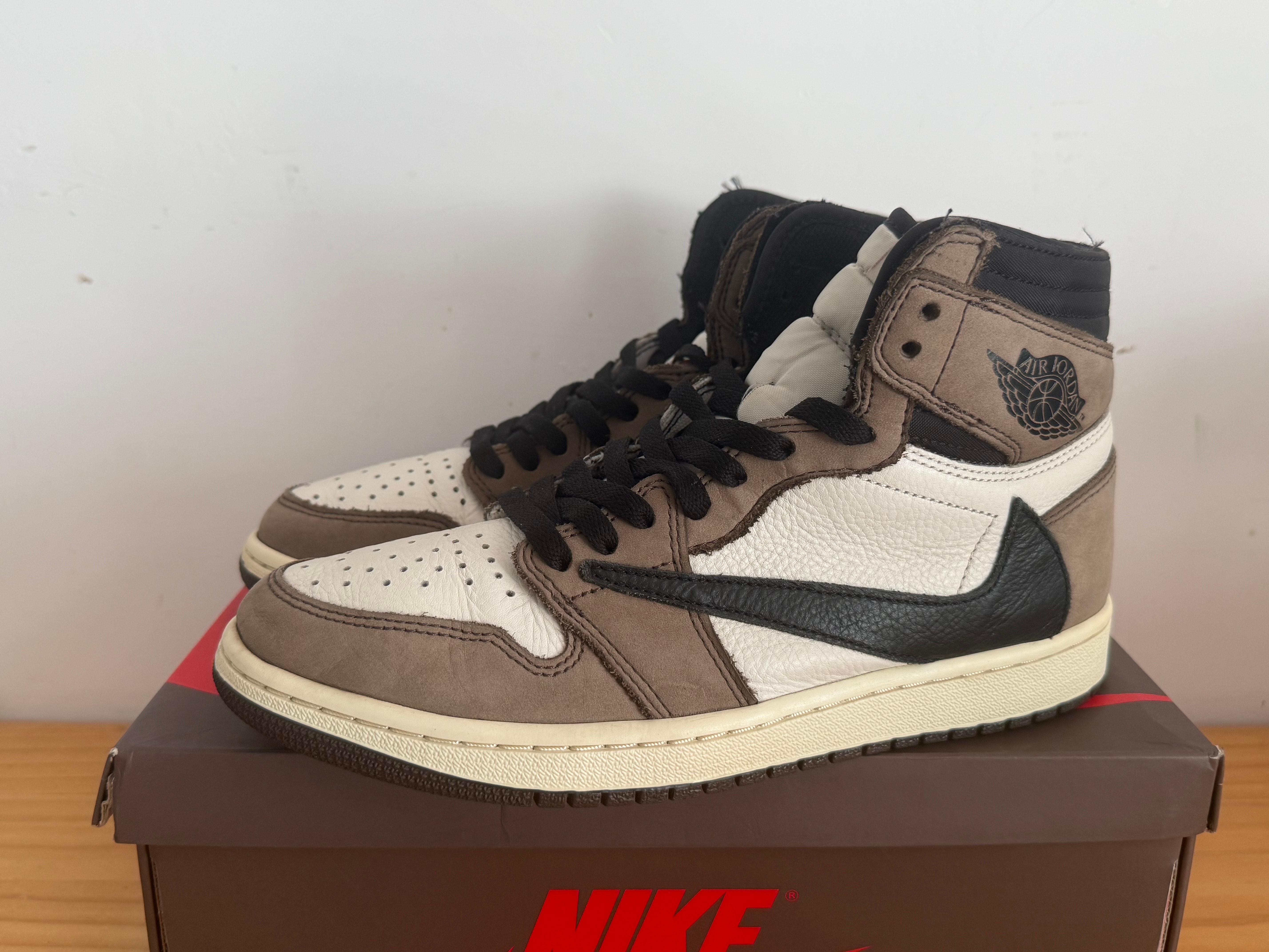 Travis Scott × Nike Air Jordan 1 Retro High OG TS SP "Sail/Dark Mocha"