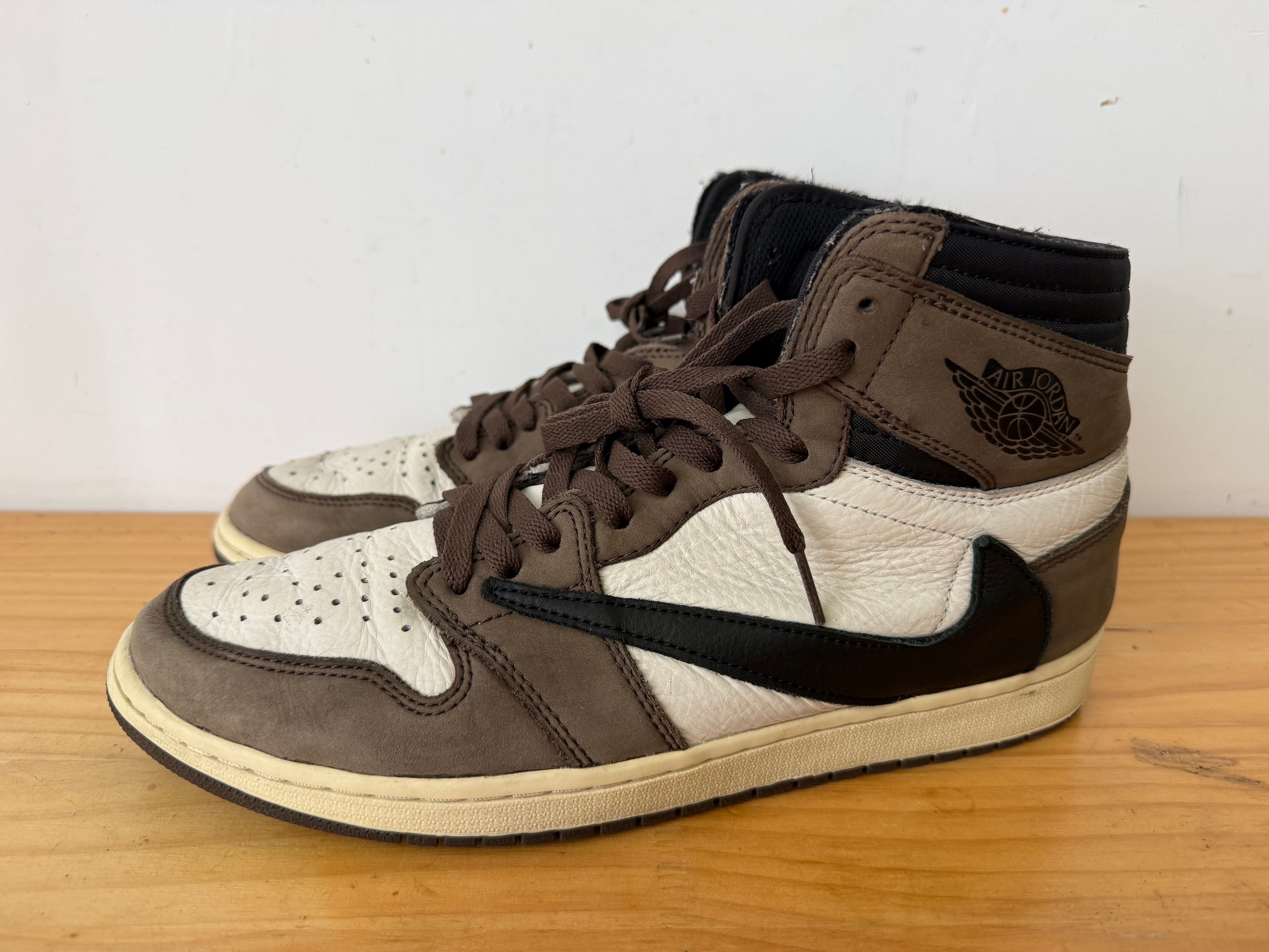 Travis Scott × Nike Air Jordan 1 Retro High OG TS SP "Sail/Dark Mocha"