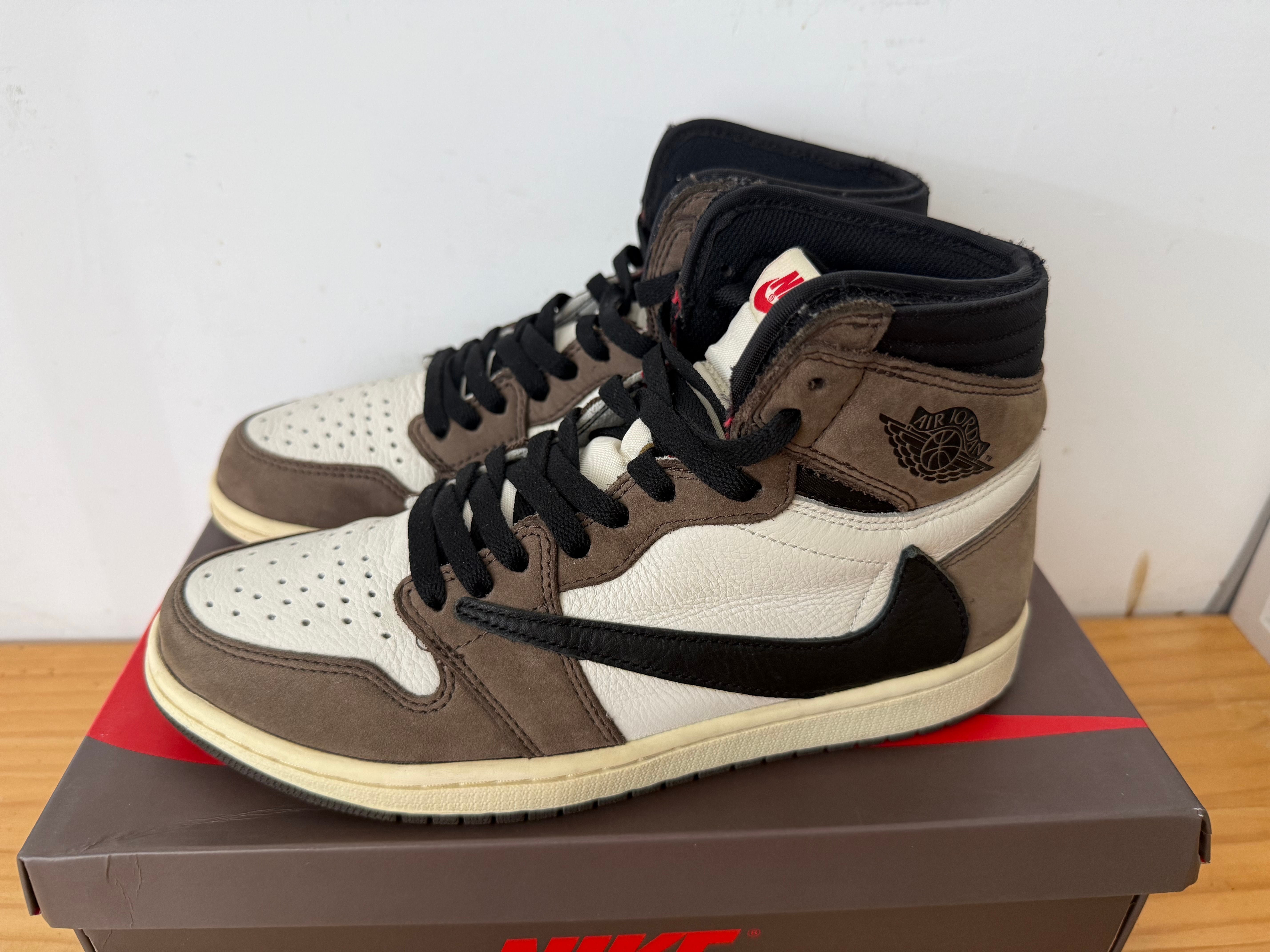 Travis Scott × Nike Air Jordan 1 Retro High OG TS SP "Sail/Dark Mocha"