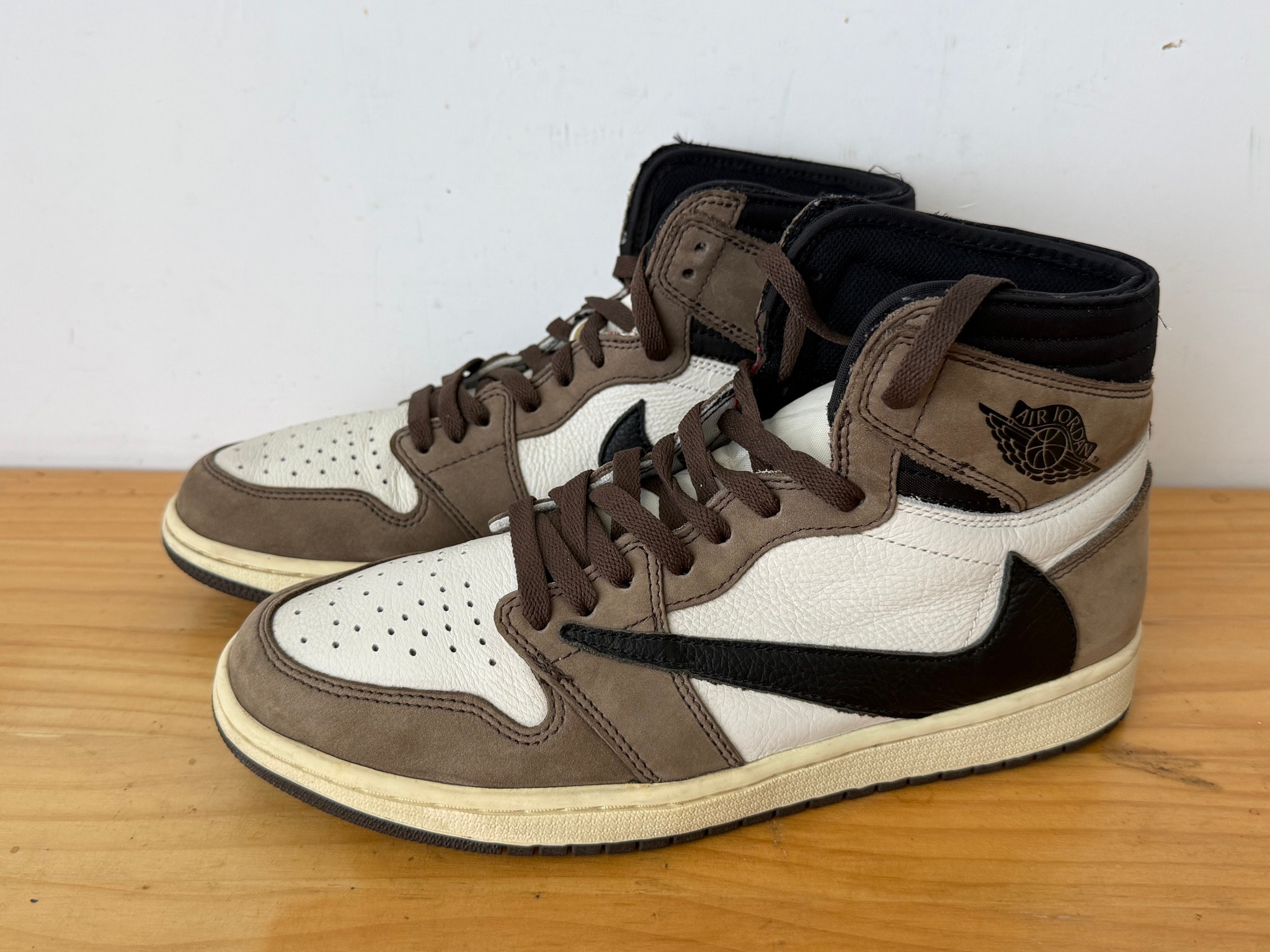 Travis Scott × Nike Air Jordan 1 Retro High OG TS SP "Sail/Dark Mocha"