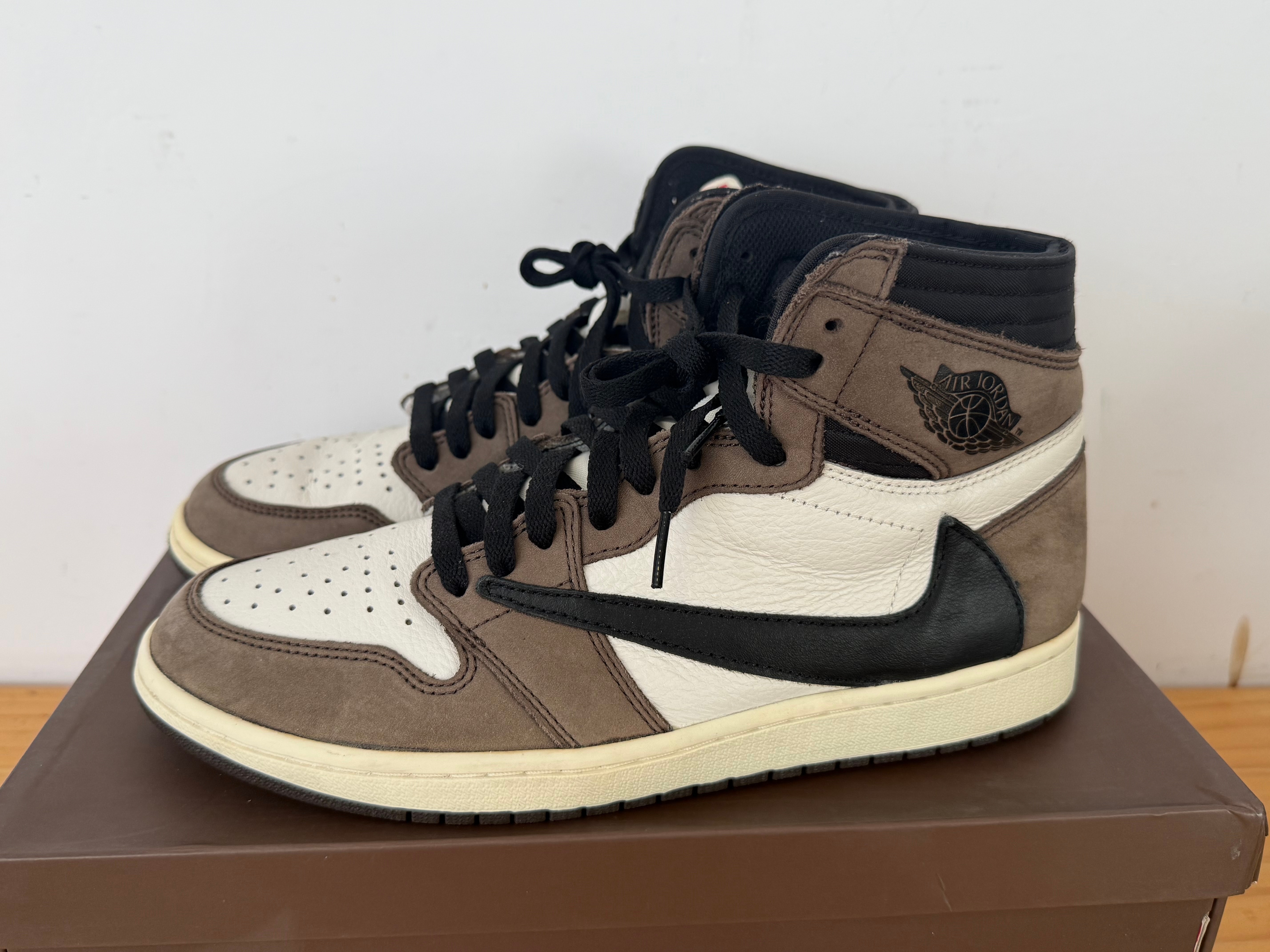 Travis Scott × Nike Air Jordan 1 Retro High OG TS SP "Sail/Dark Mocha"