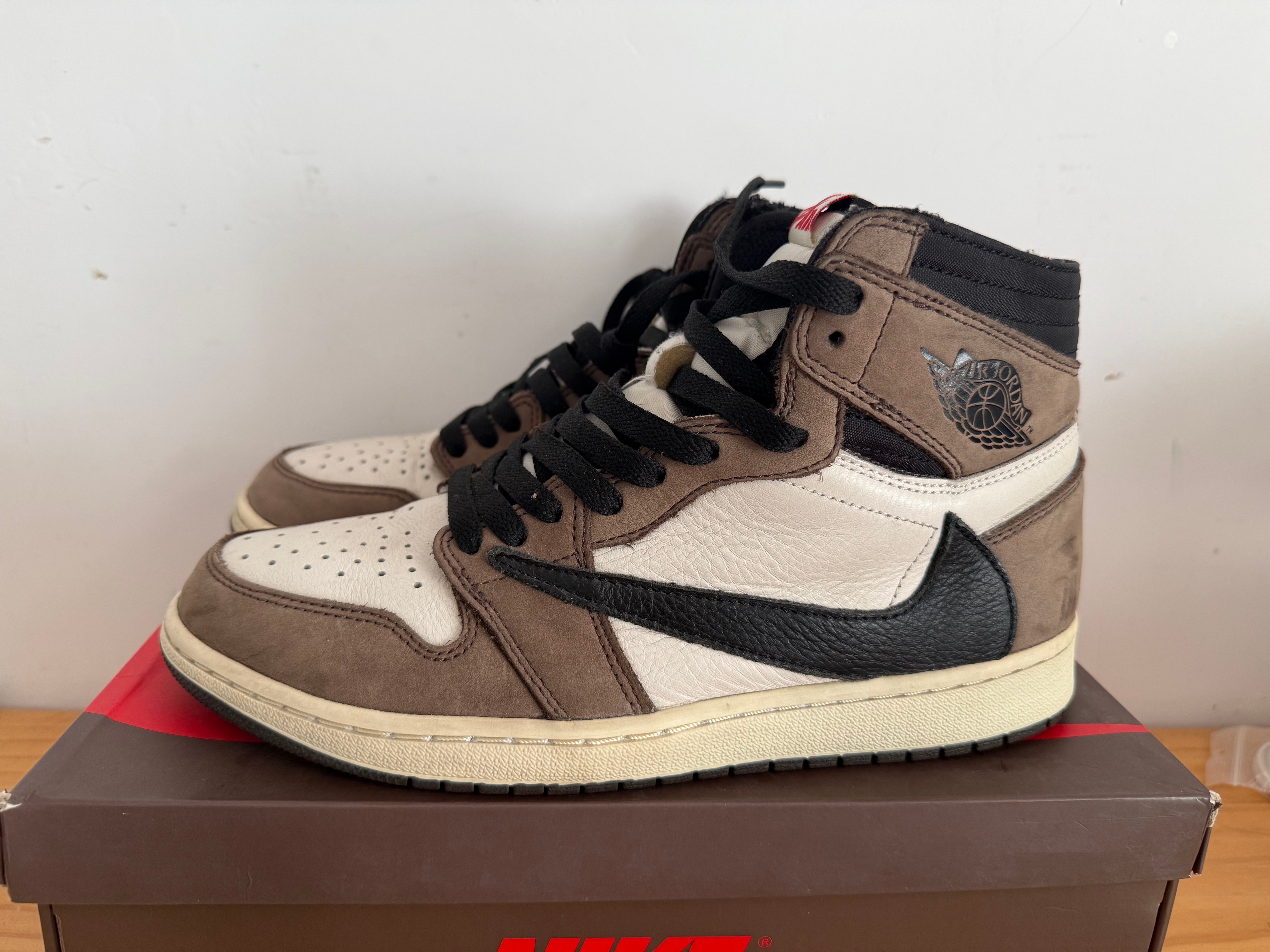 Travis Scott × Nike Air Jordan 1 Retro High OG TS SP "Sail/Dark Mocha"
