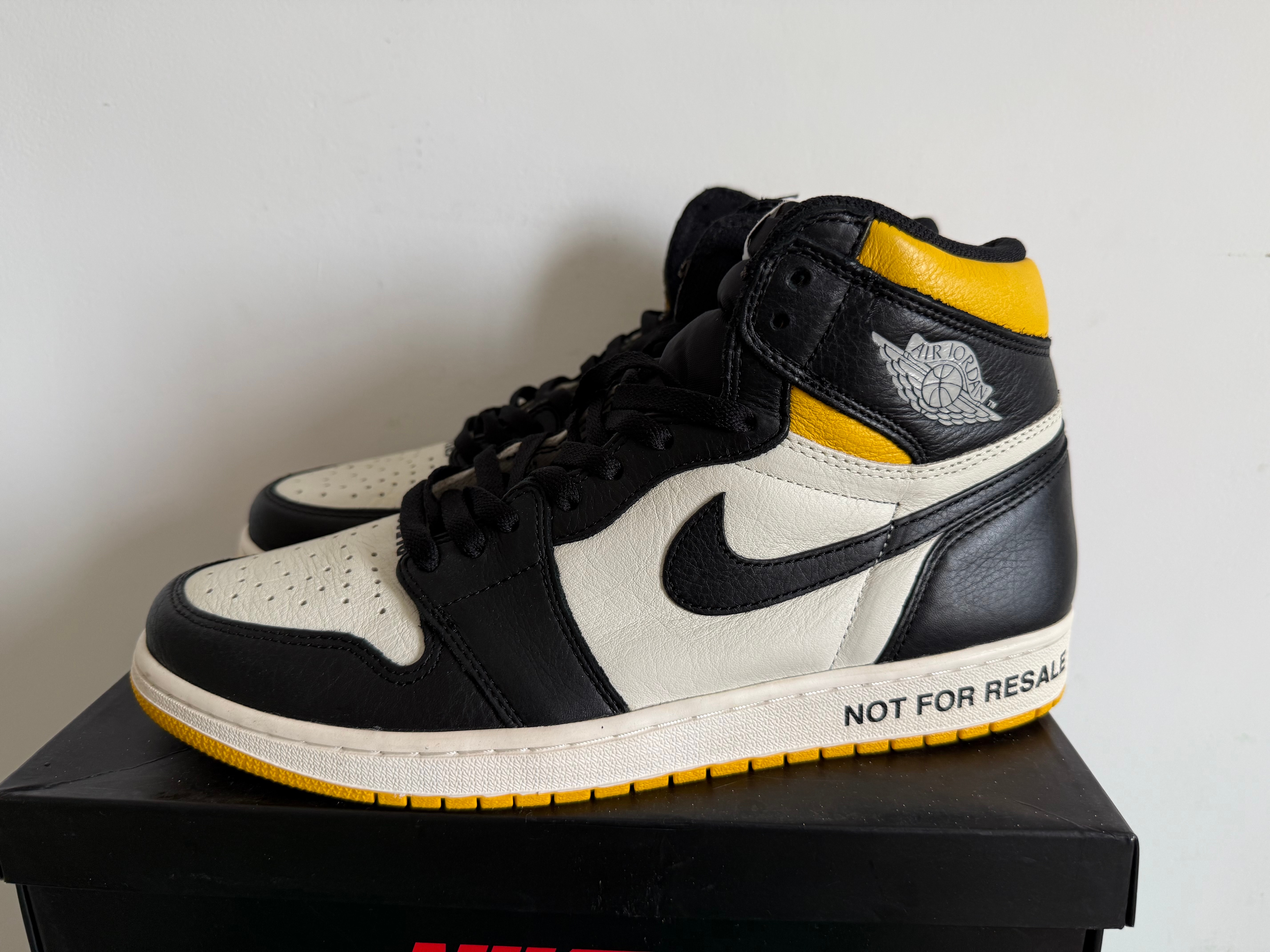 Nike Air Jordan 1 Retro High (NOT FOR RESALE) "Varsity Maize"