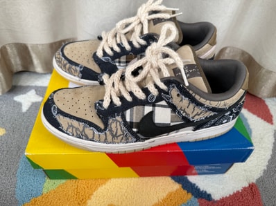 Travis Scott × Nike SB Dunk Low "Black/Parachute Beige"