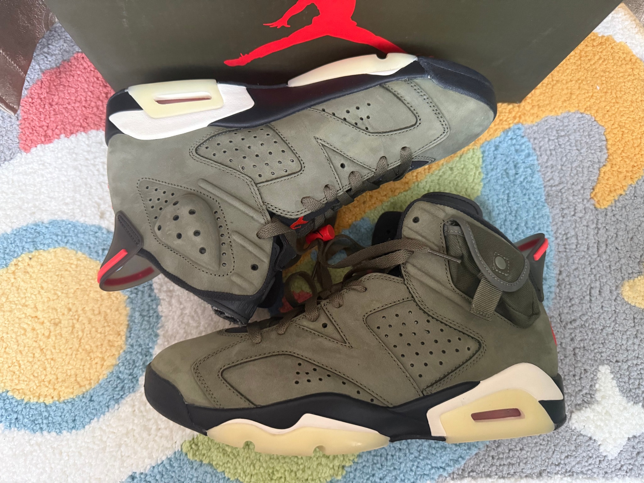Travis Scott × Nike Air Jordan 6 Retro "Medium Olive"