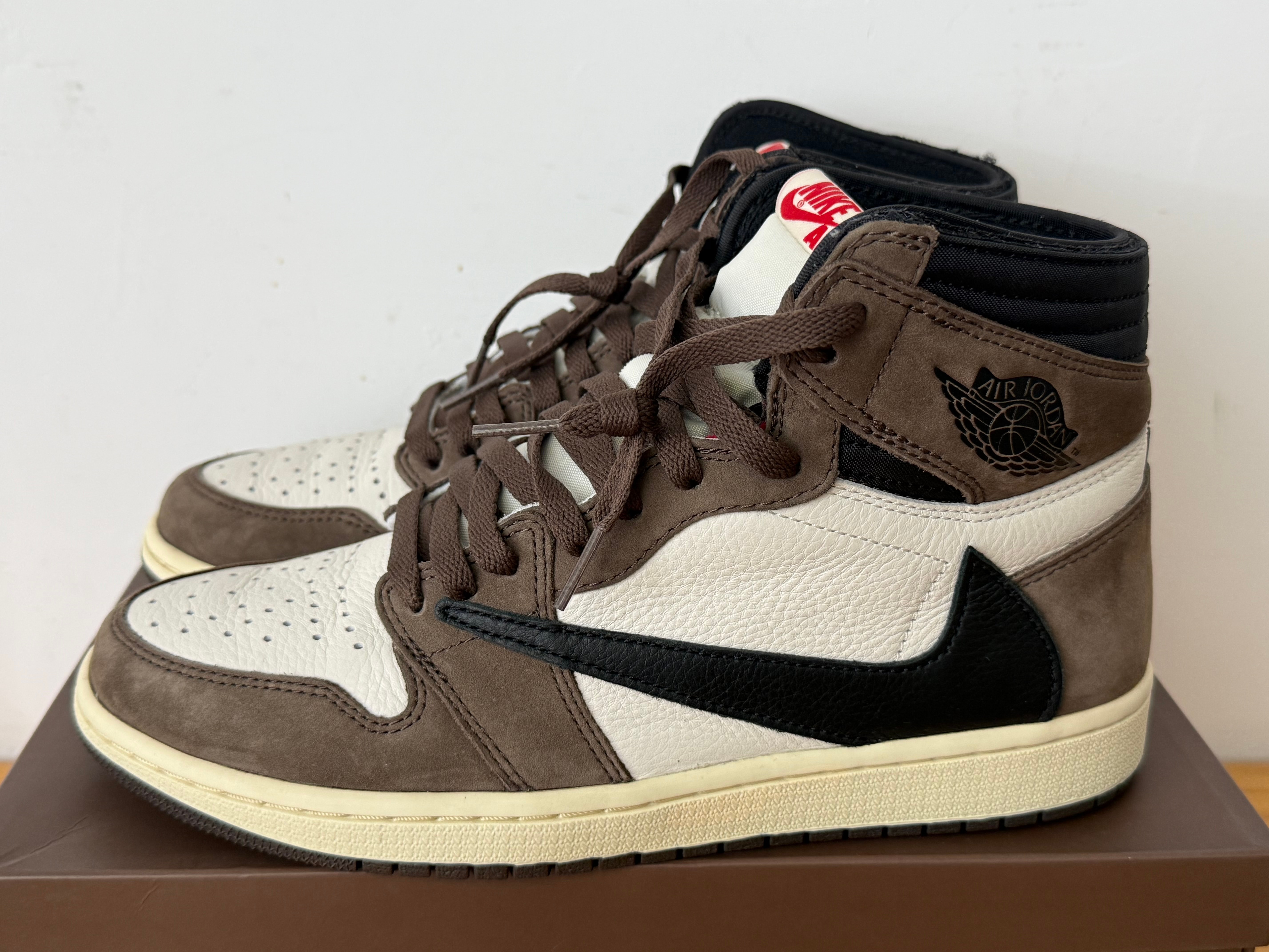 Travis Scott × Nike Air Jordan 1 Retro High OG TS SP "Sail/Dark Mocha"