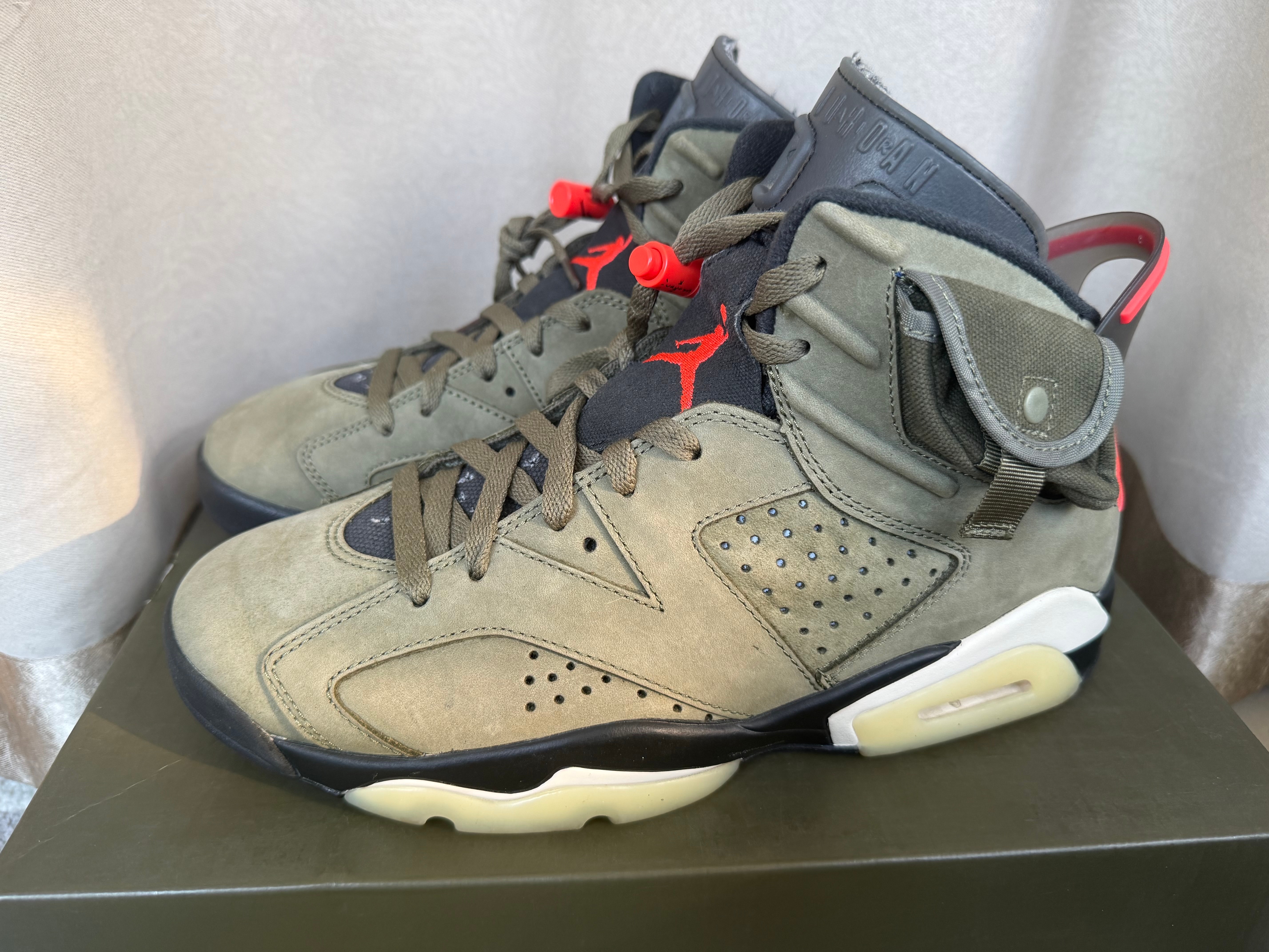 Travis Scott × Nike Air Jordan 6 Retro "Medium Olive"