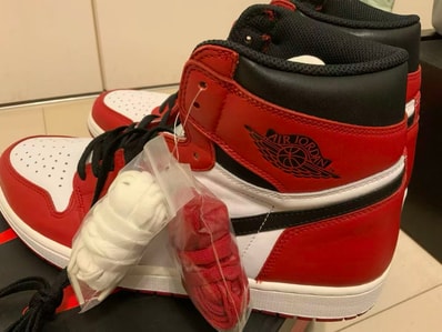 Nike Air Jordan 1 Retro High "Chicago" (2015)
