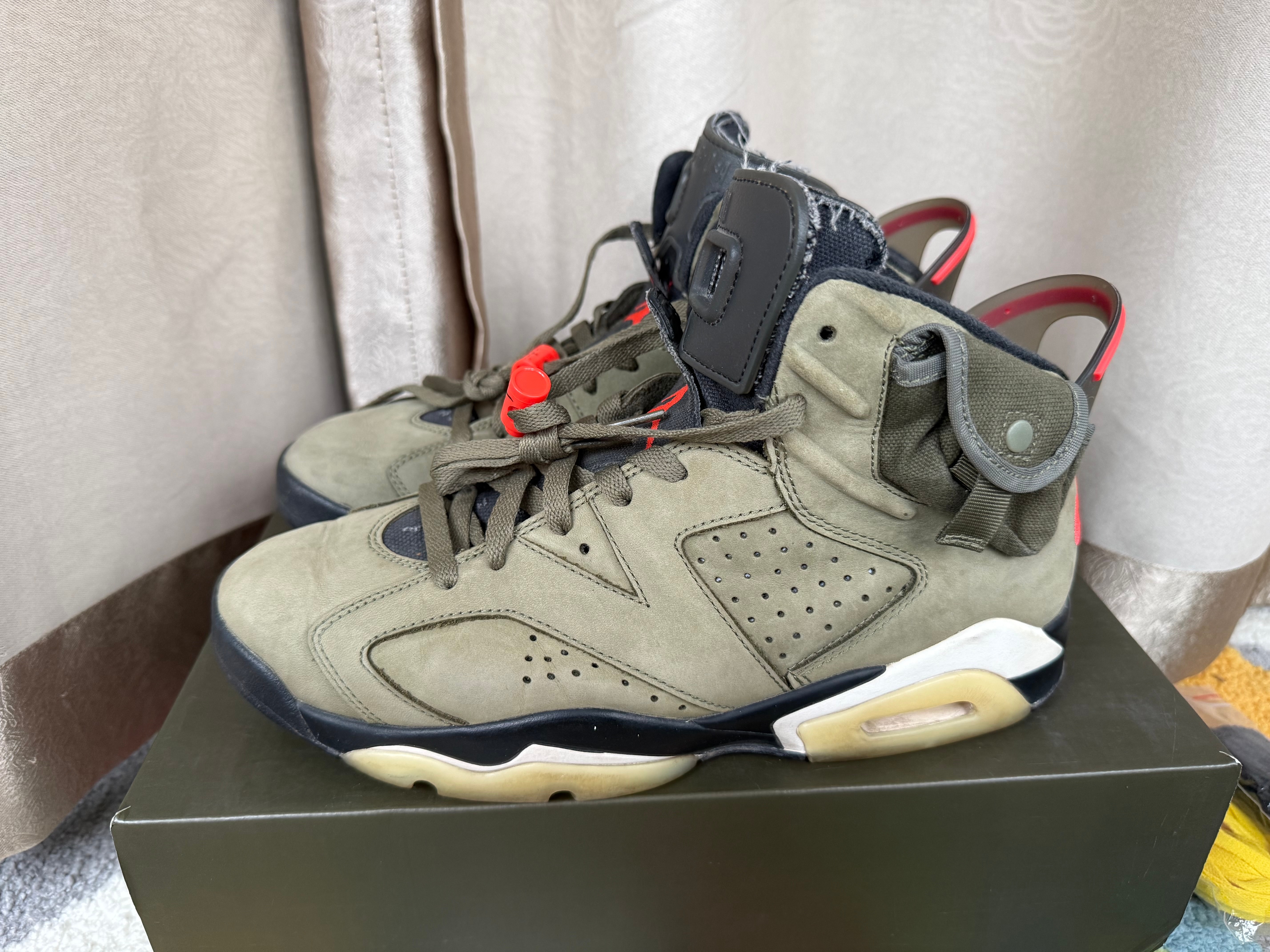 Travis Scott × Nike Air Jordan 6 Retro "Medium Olive"