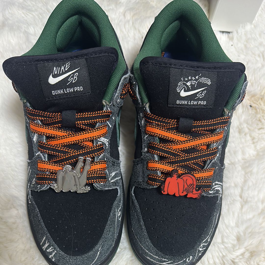 There Skateboards × Nike SB Dunk Low Pro "Anthracite and Gorge Green"
