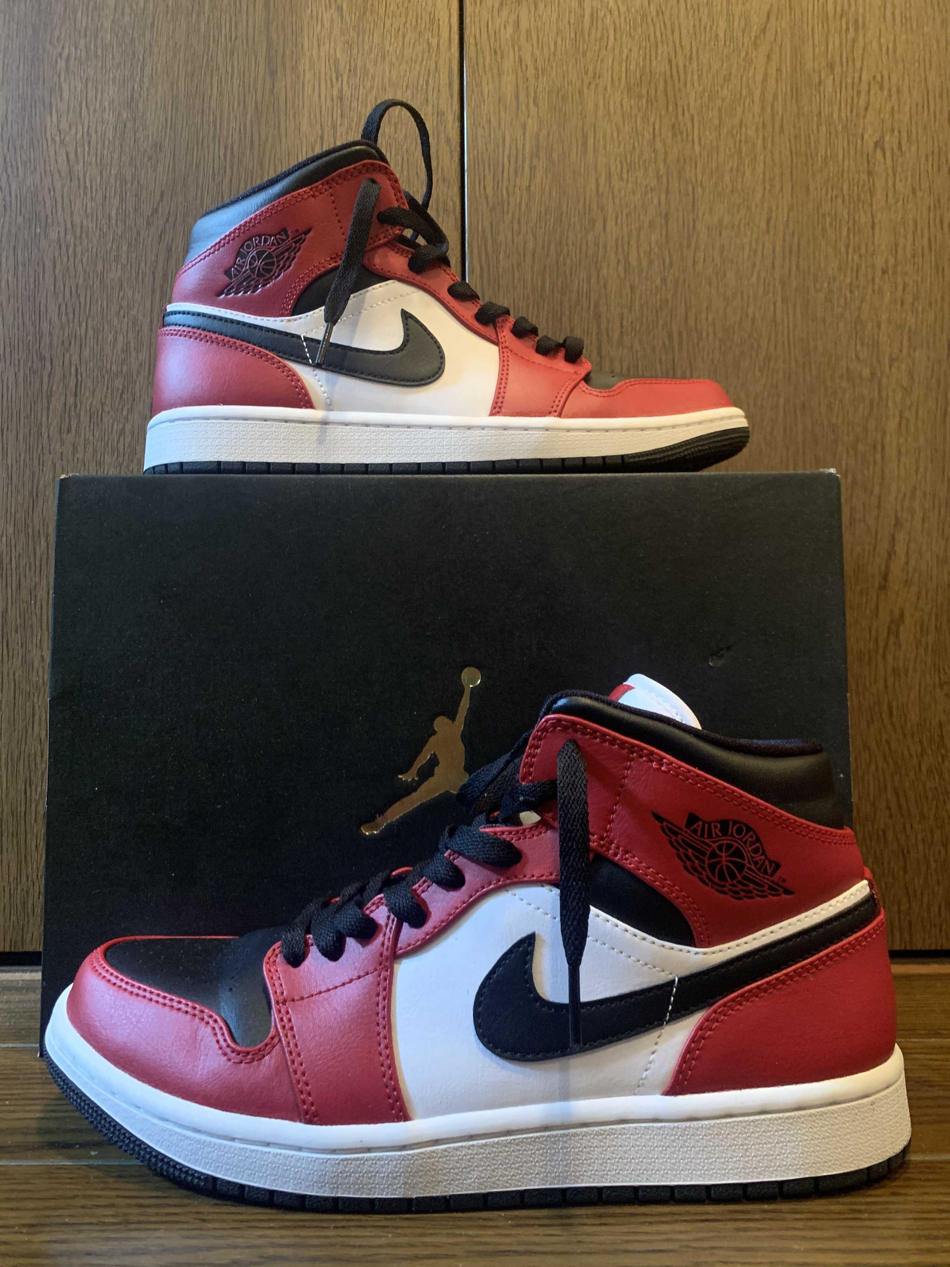 Nike Air Jordan 1 Mid "Chicago Black Toe"