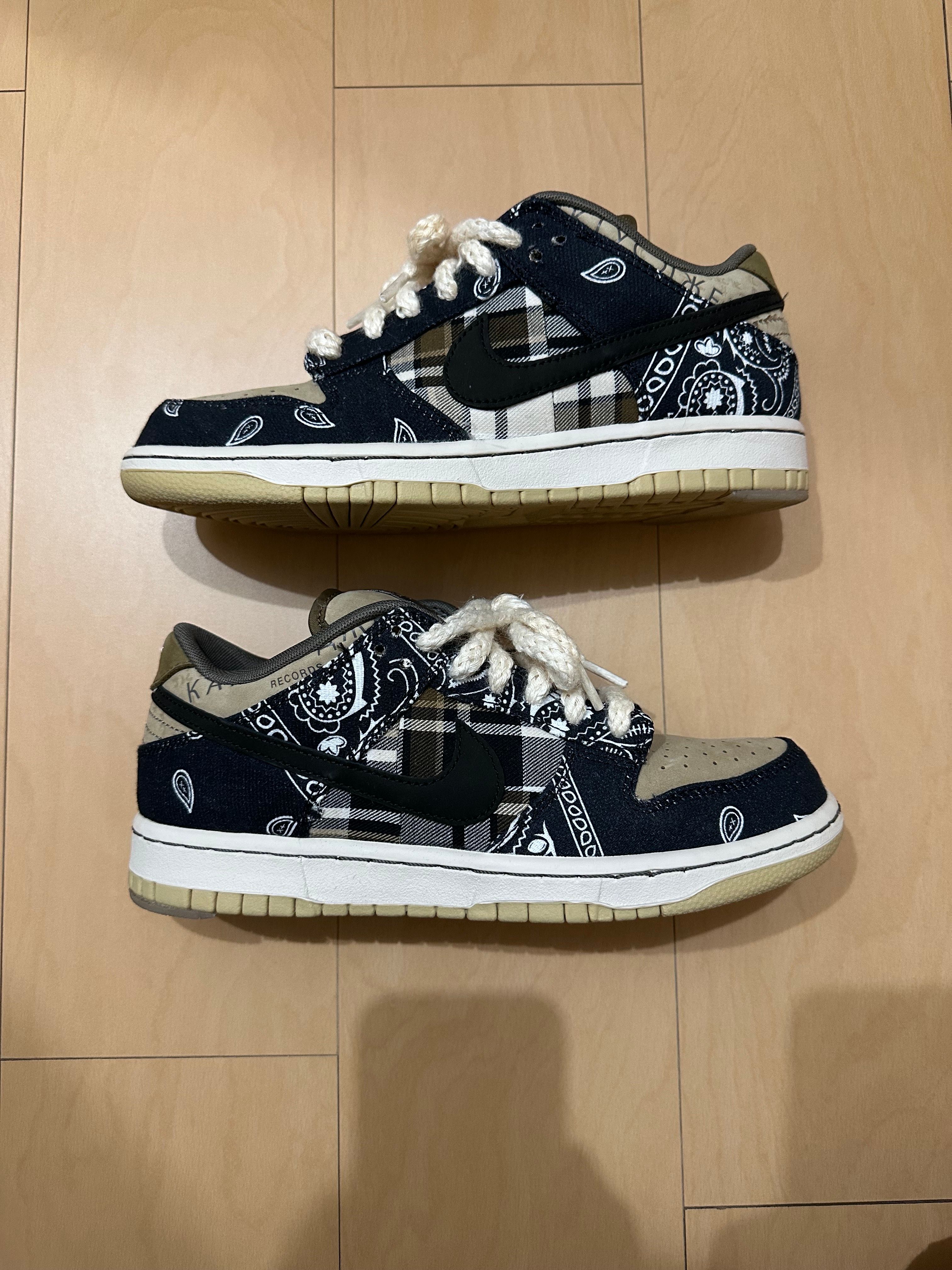 Travis Scott × Nike SB Dunk Low "Black/Parachute Beige"