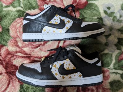 Supreme × Nike SB Dunk Low OG QS Gold Stars "White/Black"