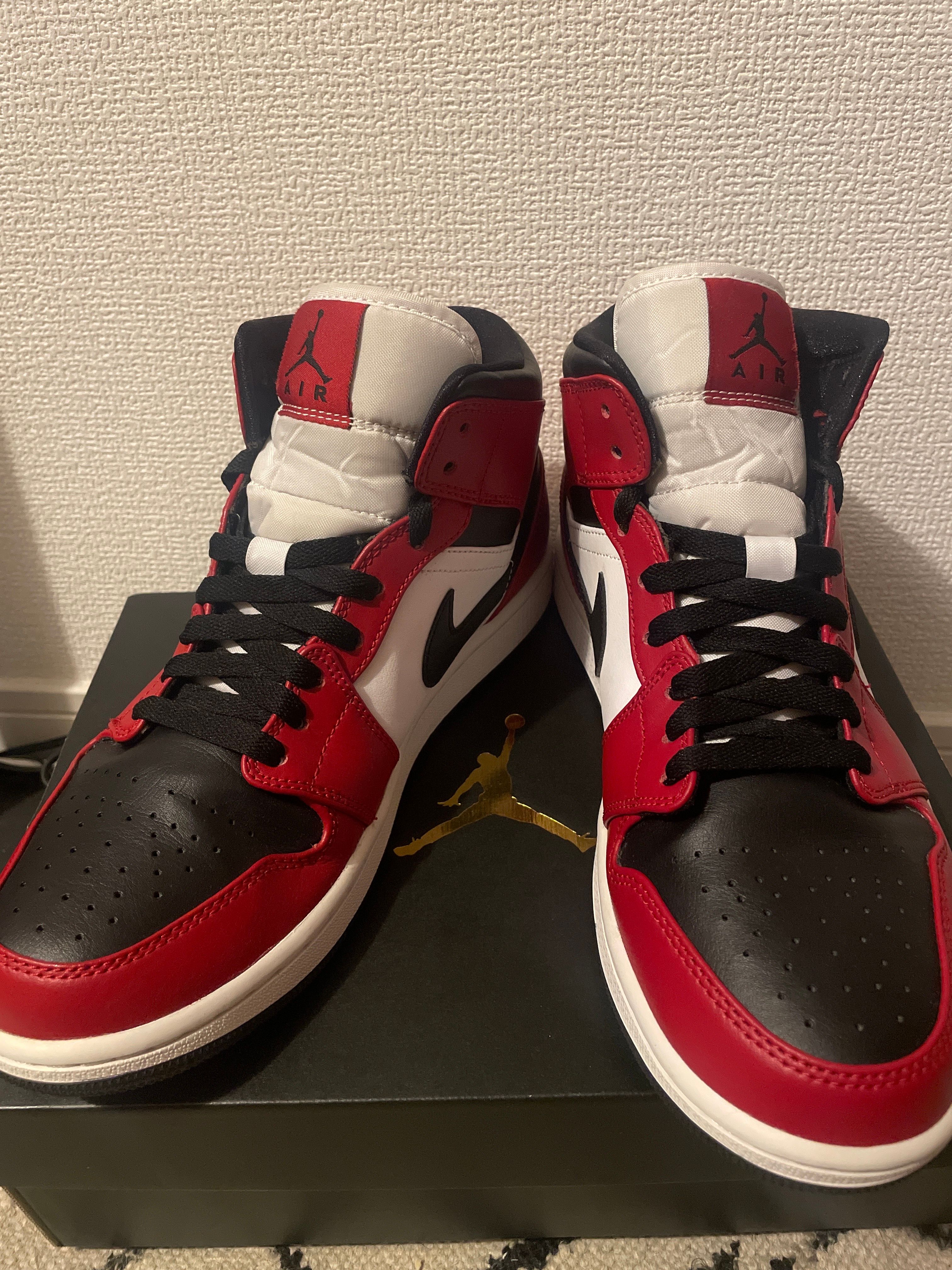 Nike Air Jordan 1 Mid "Chicago Black Toe"