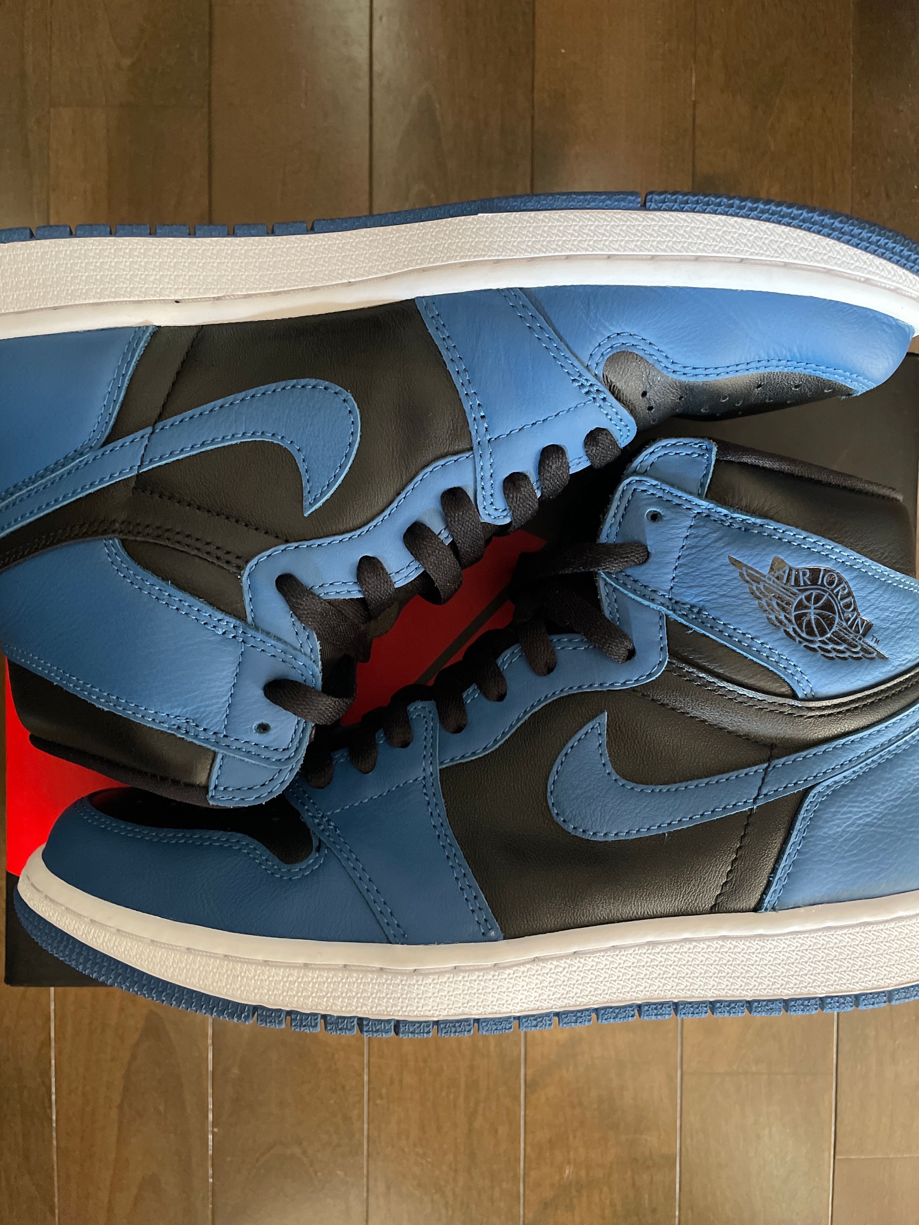 Nike Air Jordan 1 Retro High OG "Dark Marina Blue"