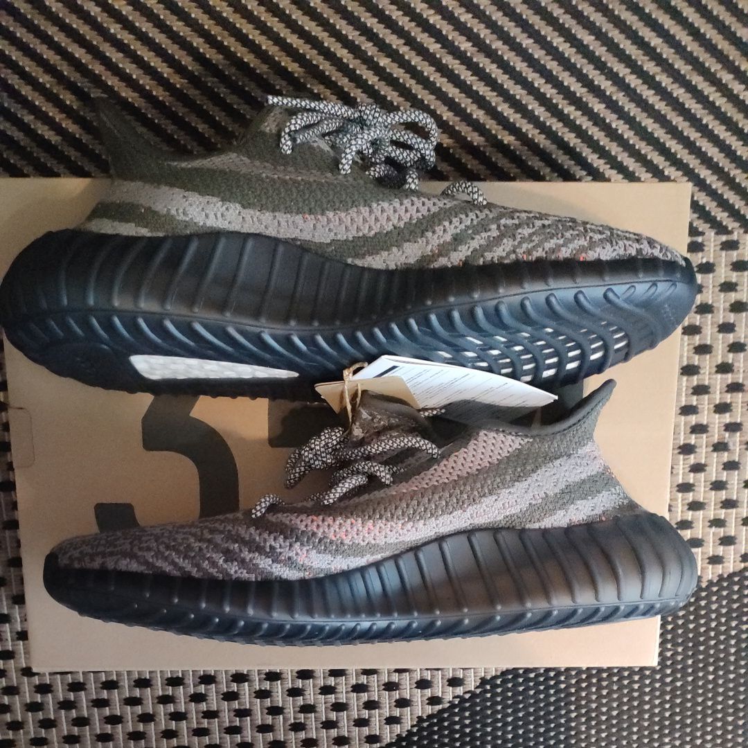 adidas YEEZY Boost 350V2 "Carbon Beluga"