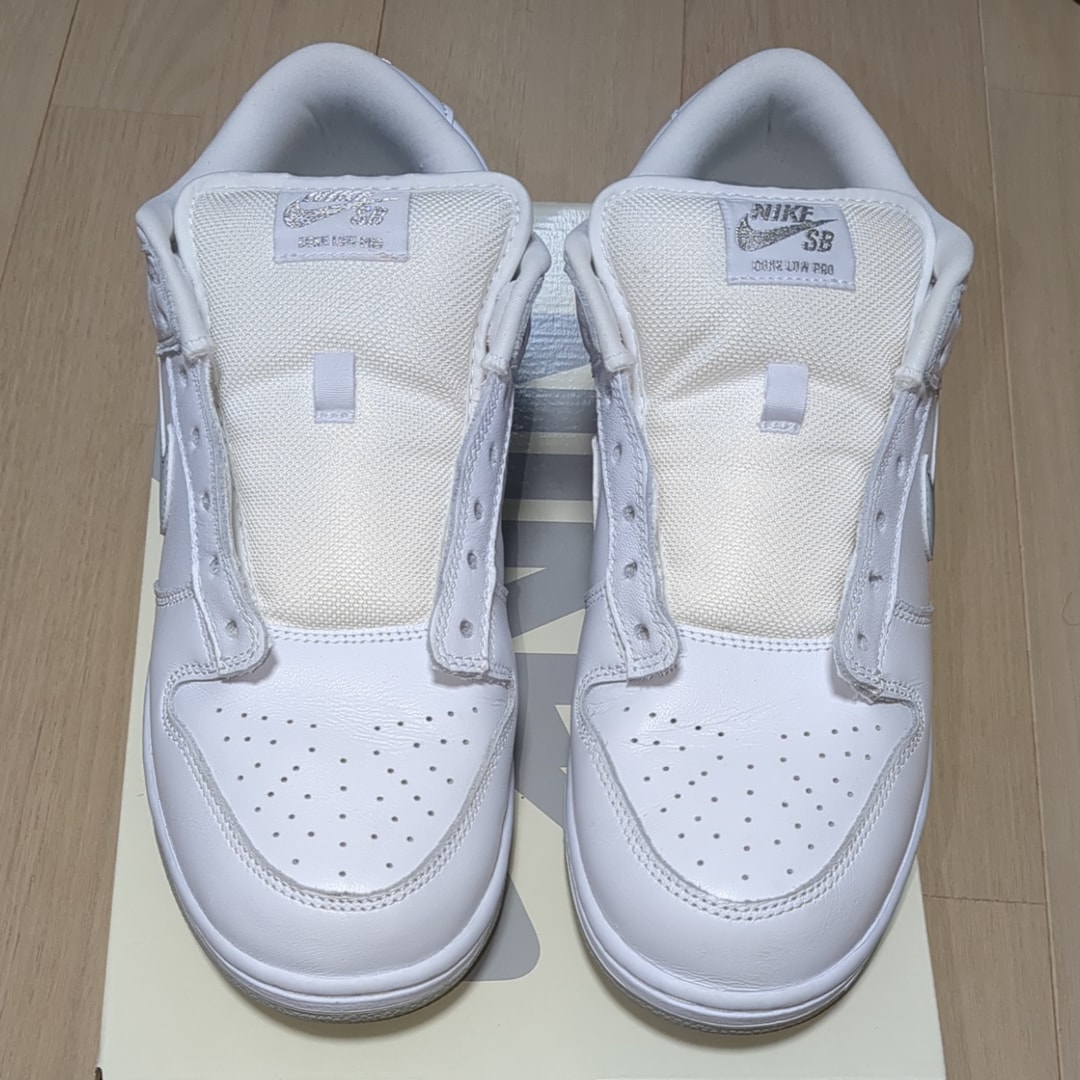 Supreme × Nike SB Dunk Low "White/Metallic Silver" (25FW Week2)