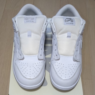 Supreme × Nike SB Dunk Low "White/Metallic Silver" (25FW Week2)