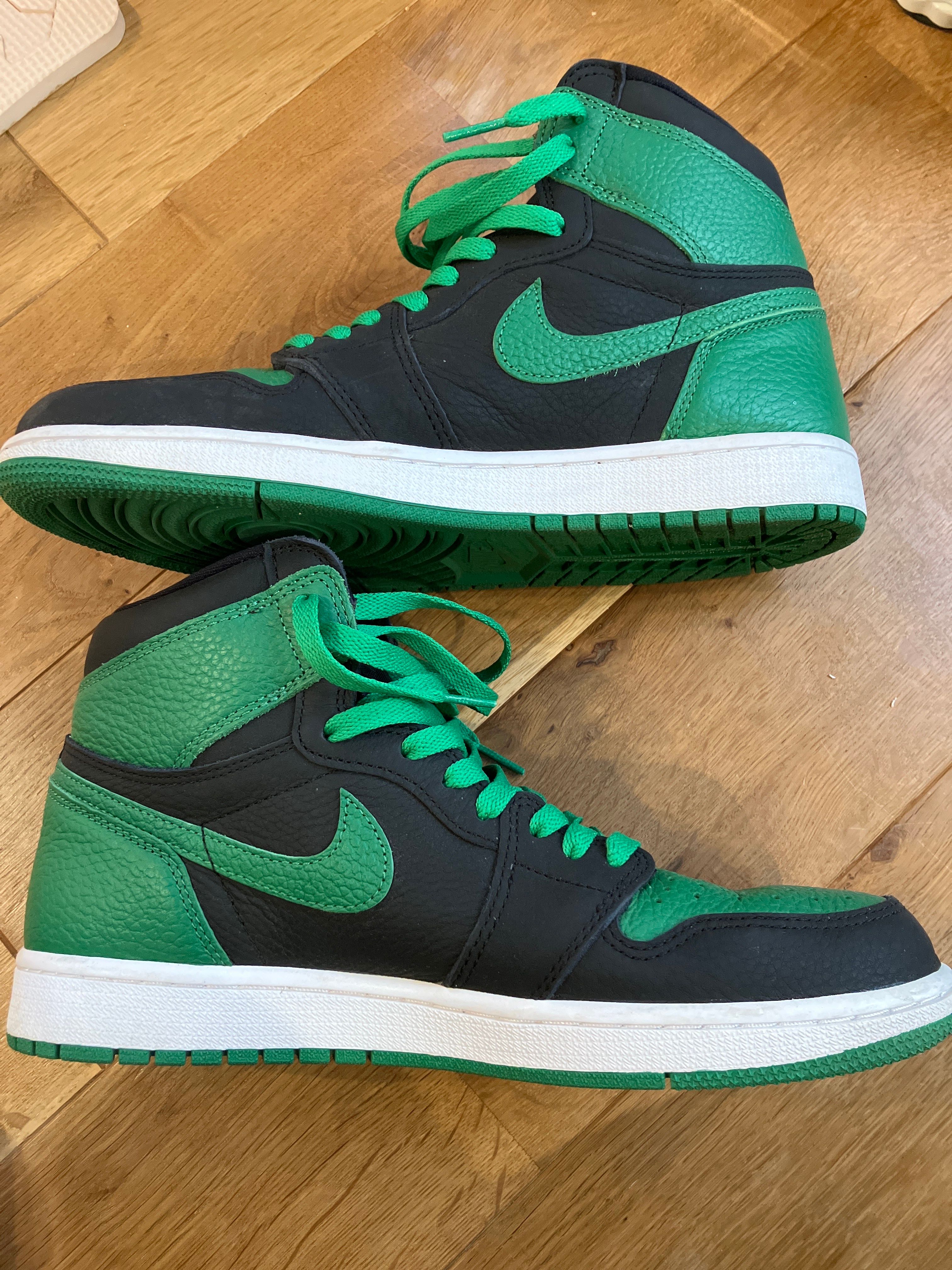 Nike Air Jordan 1 Retro High OG "Black/Pine Green" (2020)