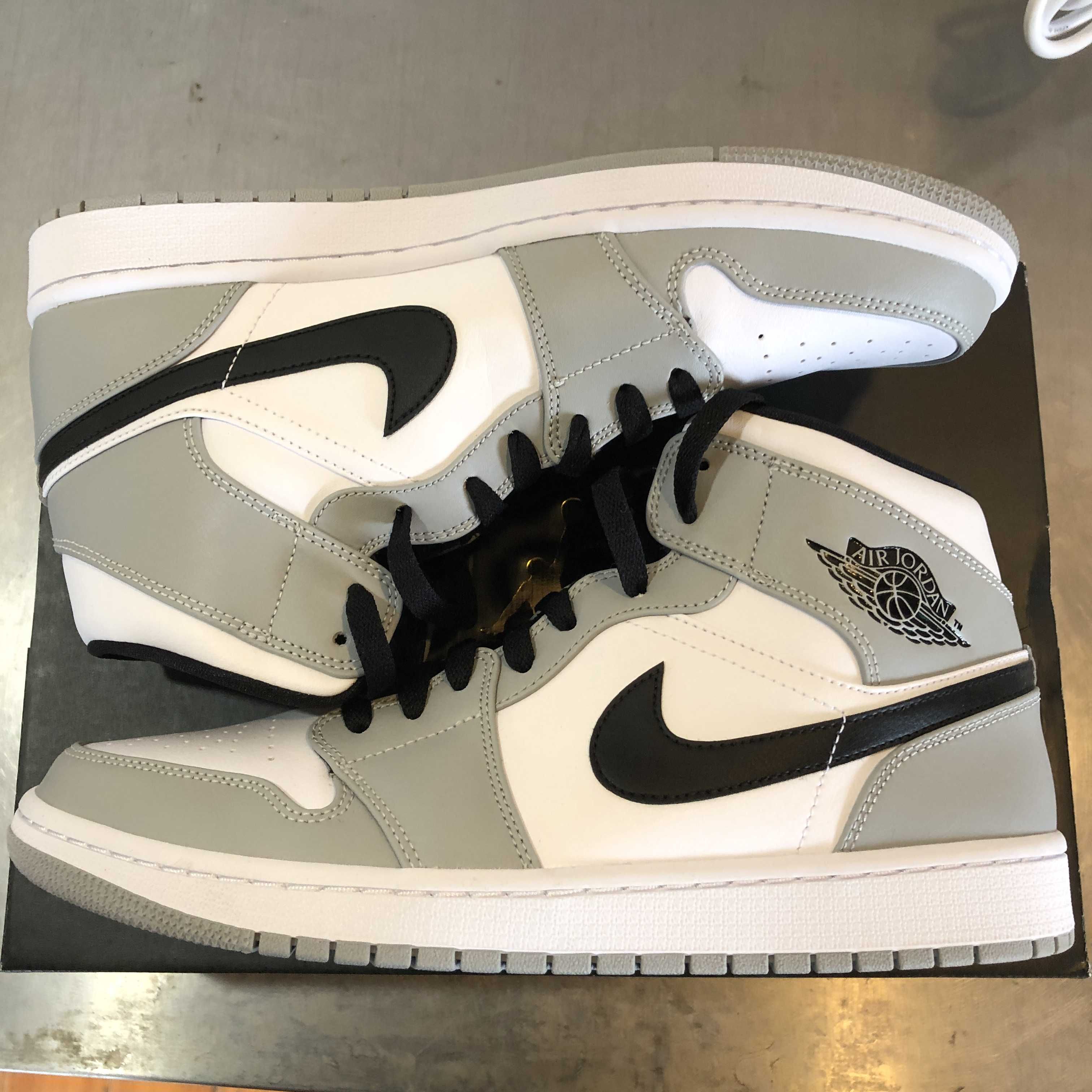 Nike Air Jordan 1 Mid "Light Smoke Grey/White/Black"
