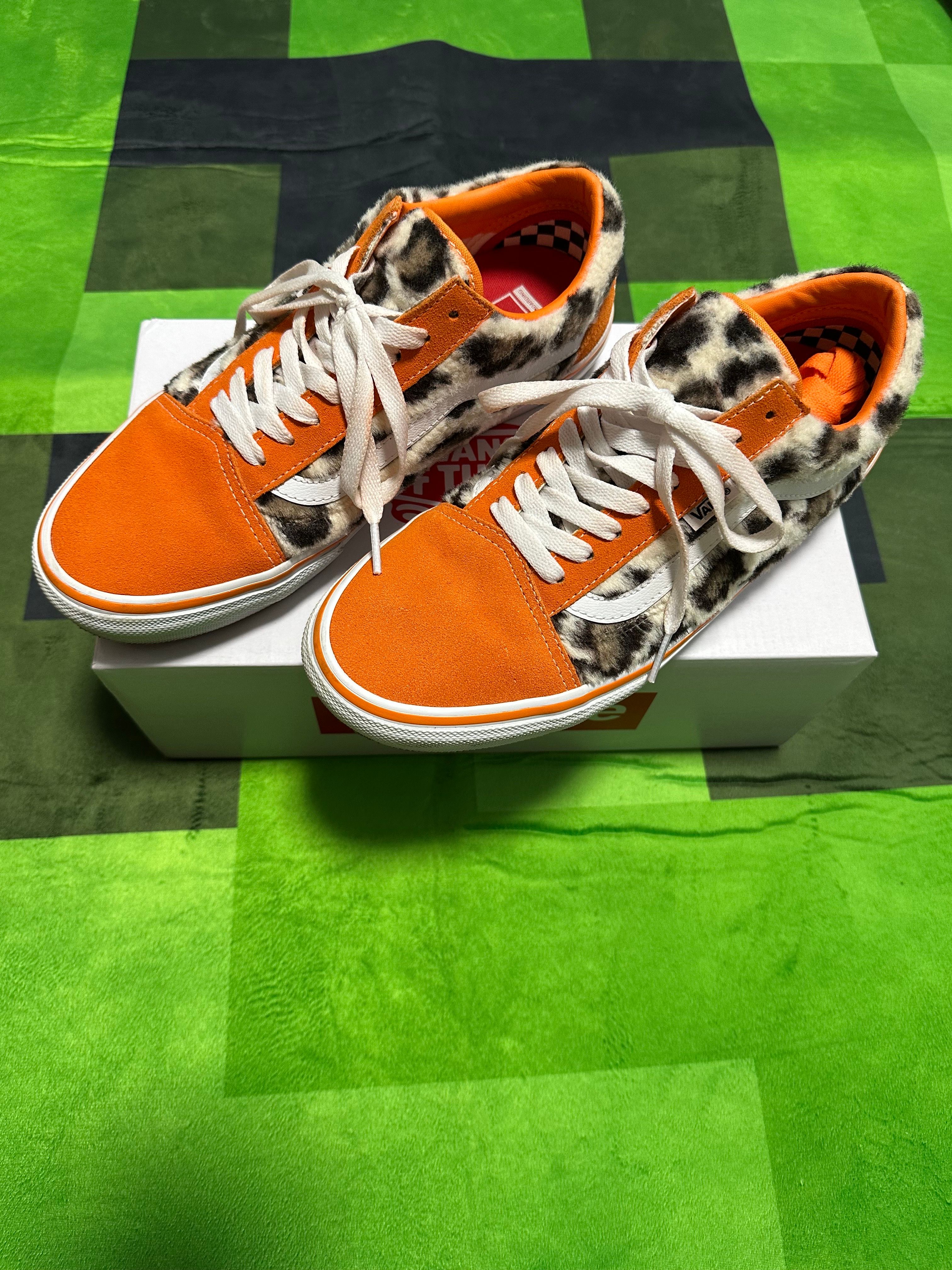 Supreme × Vans Leopard Old Skool 