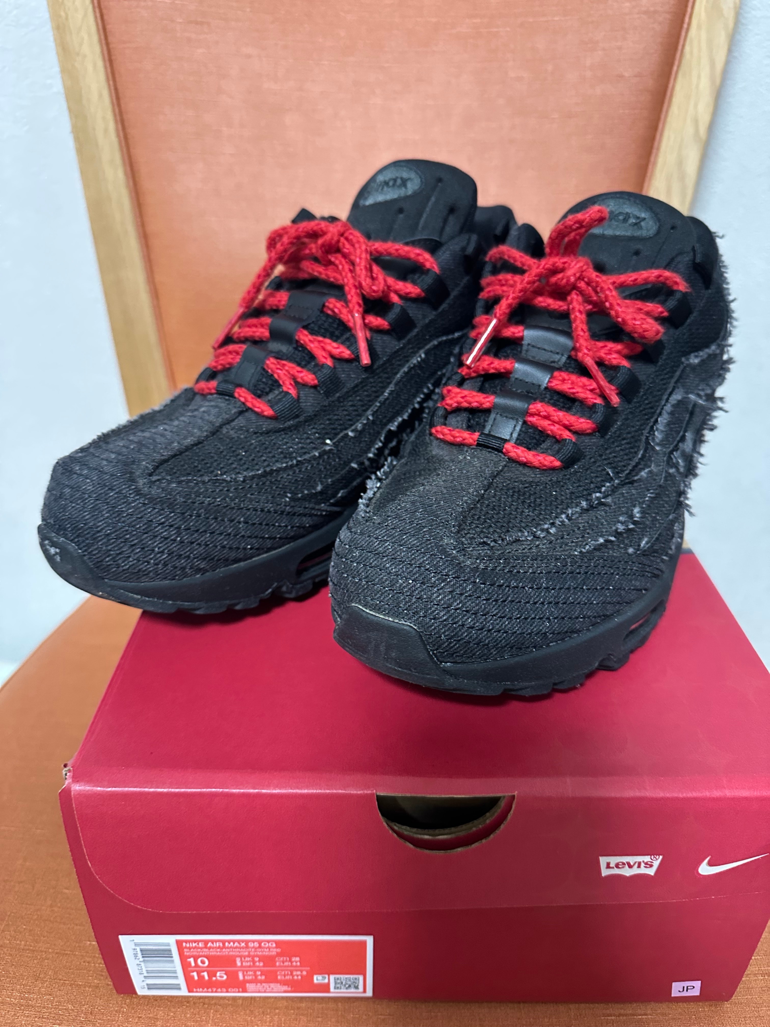 Levi's × Nike Air Max 95 OG "Denim Black"