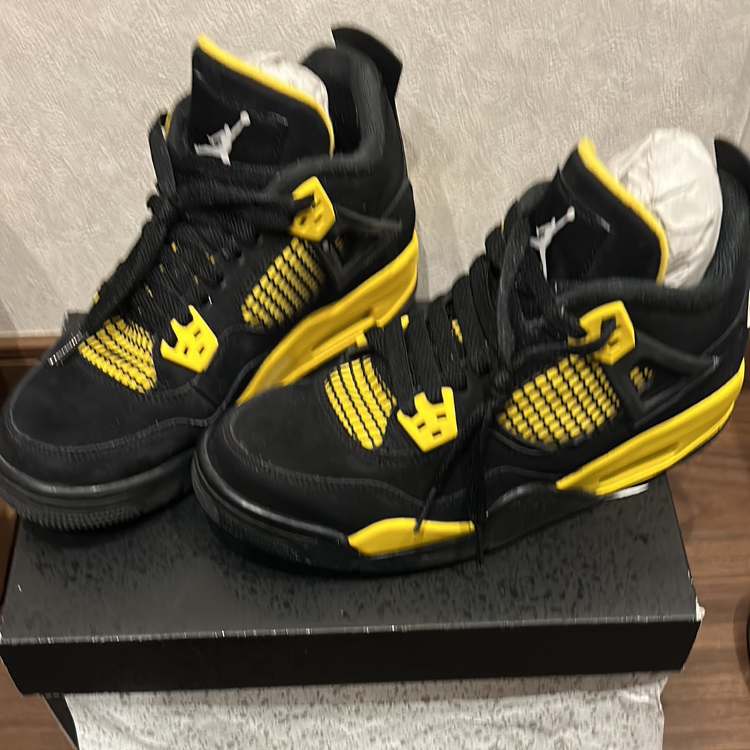 Nike Air Jordan 4 Retro "Thunder"(2023)