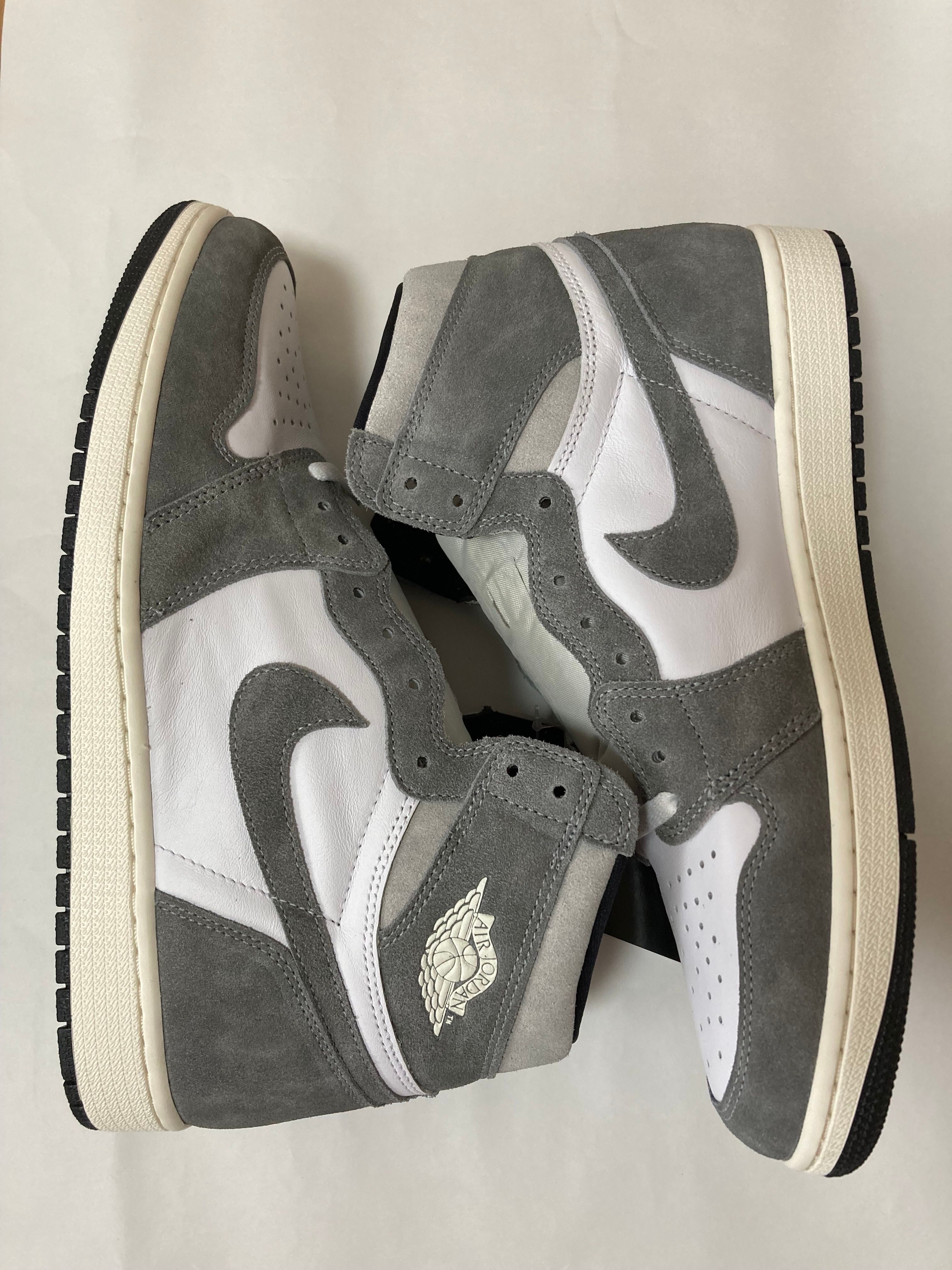 Nike Air Jordan 1 Retro High OG "Black and Smoke Grey"