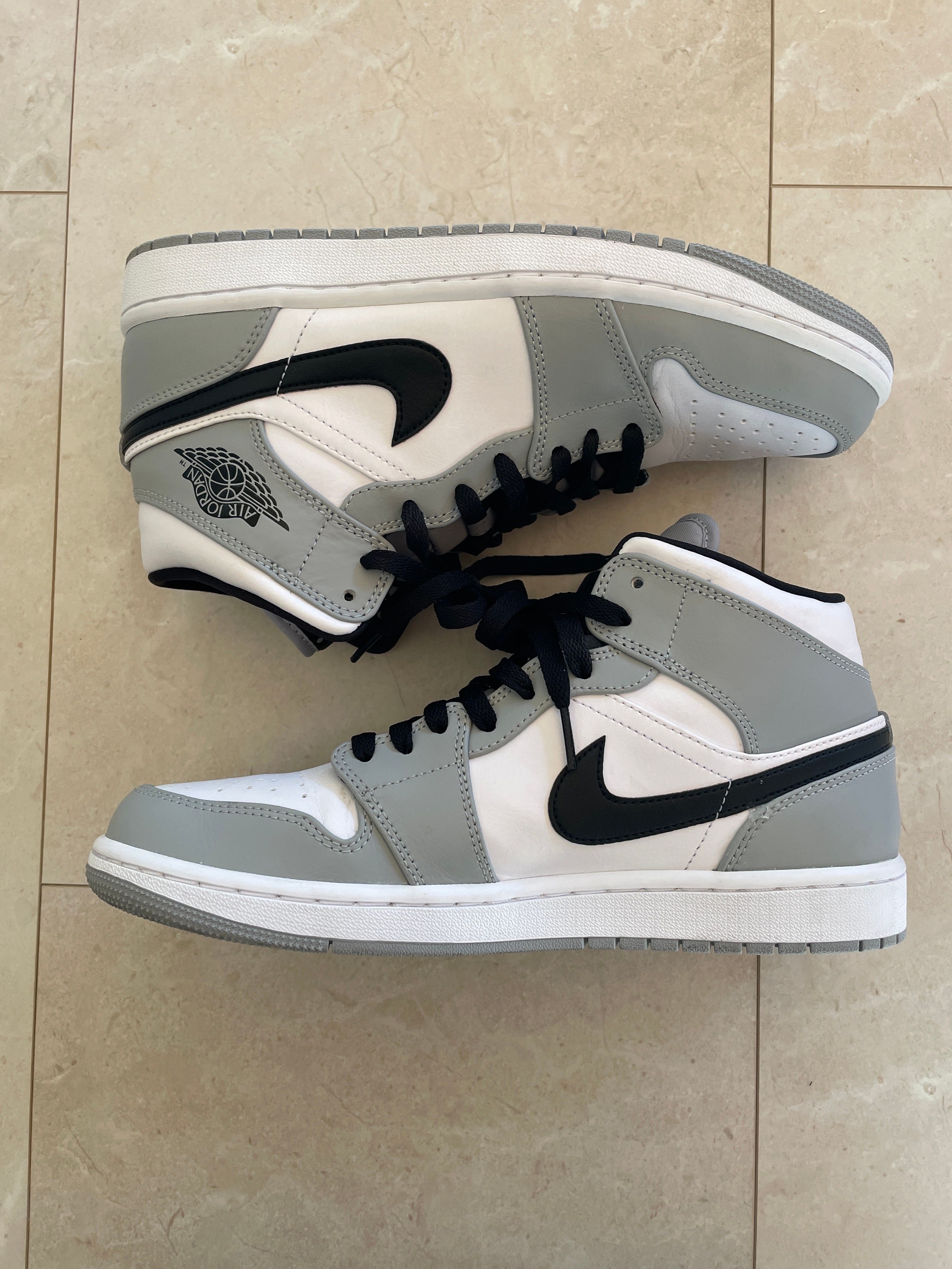 Nike Air Jordan 1 Mid "Light Smoke Grey/White/Black"