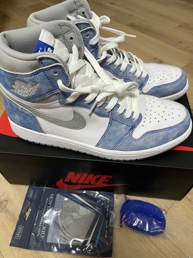 Nike Air Jordan 1 High OG "Hyper Royal"