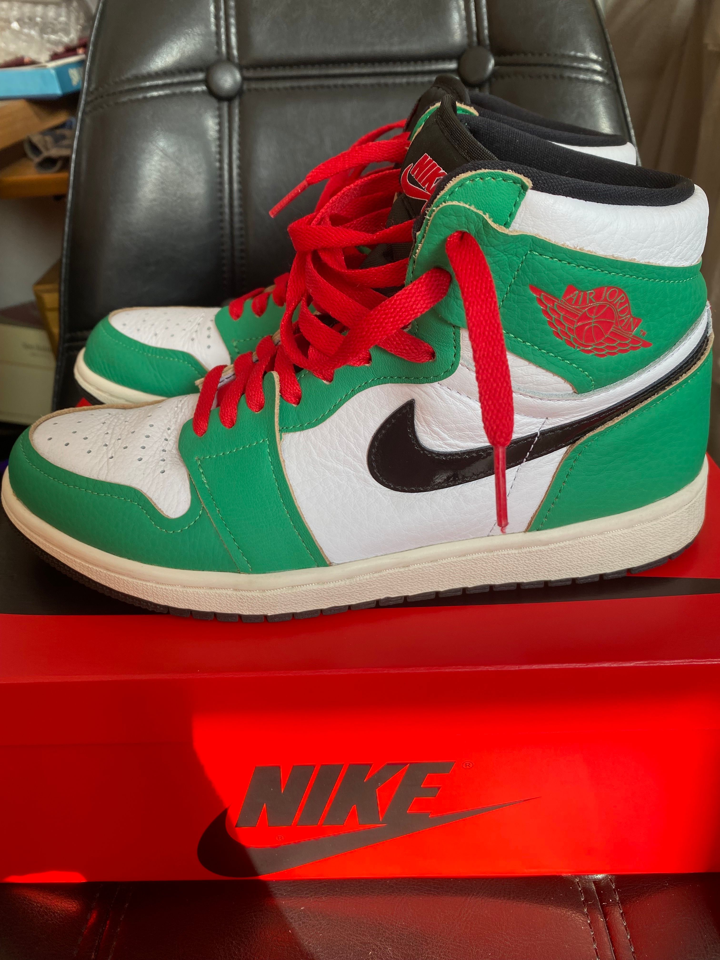 Nike Women's Air Jordan 1 High OG "Lucky Green/White-Sail-Black"