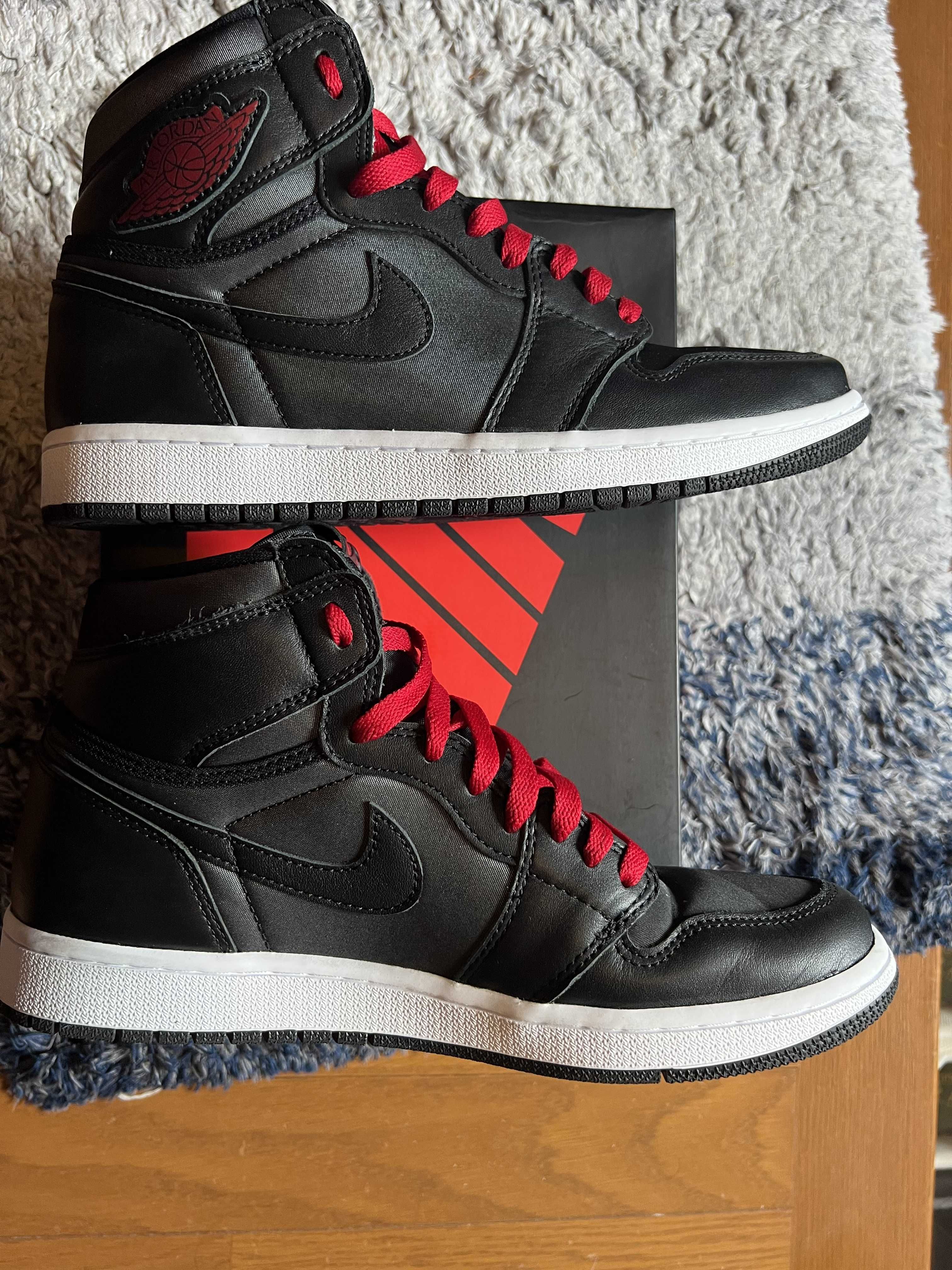 Nike Air Jordan 1 Retro High OG "Black/Metallic Silver/Gym Red"  
